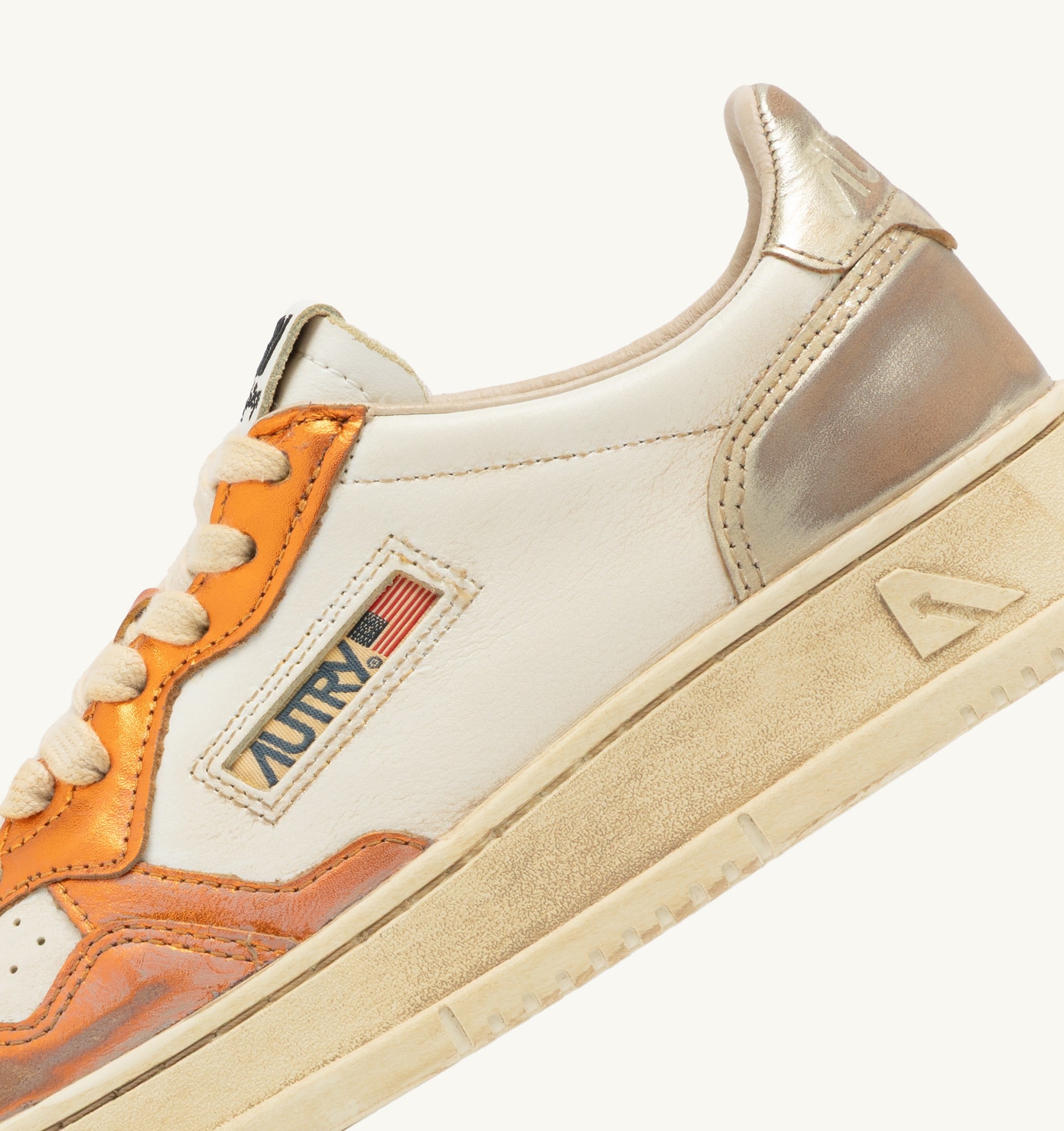 BASKETS MEDALIST LOW SUPER VINTAGE EN CUIR PLATINE ET ORANGE