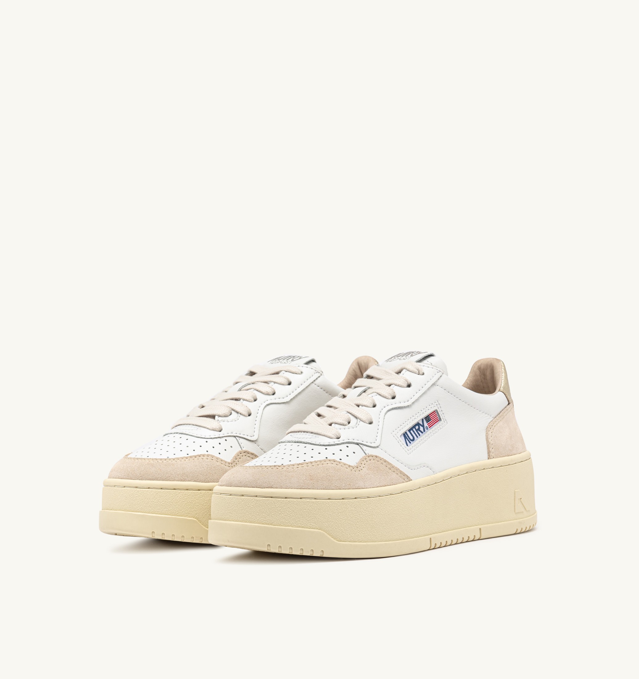 BASKETS MEDALIST PLATFORM EN DAIM ET CUIR BLANC ET PLATINE