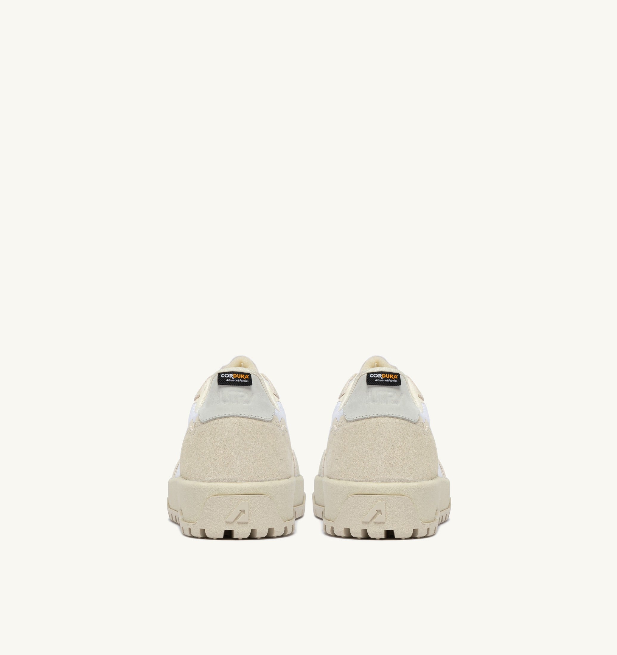 BASKETS WILDPACE LOW EN CORDURA ET DAIM BLANC