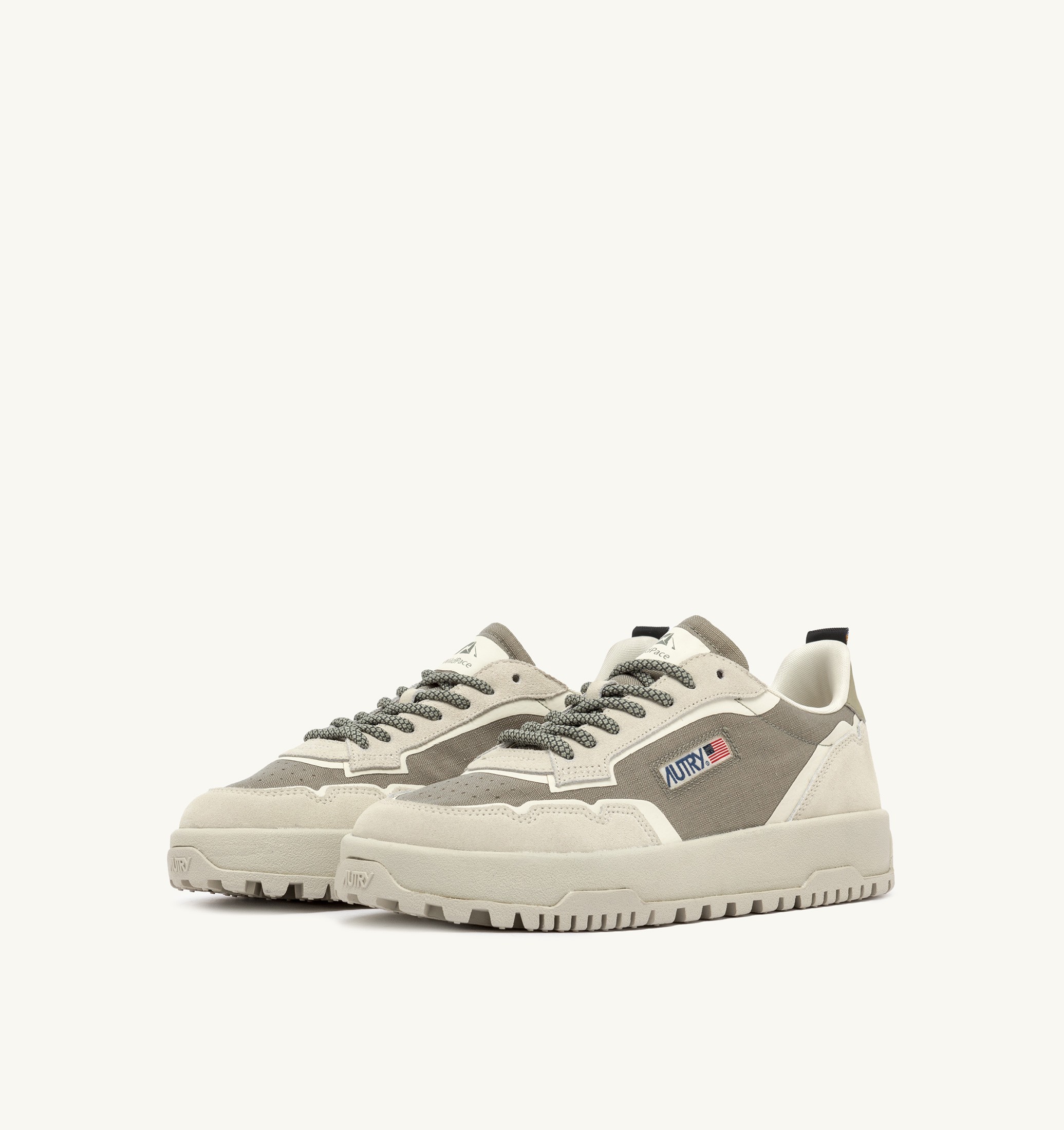 BASKETS WILDPACE LOW EN CORDURA ET DAIM COLORIS ELMOND ET BLANC