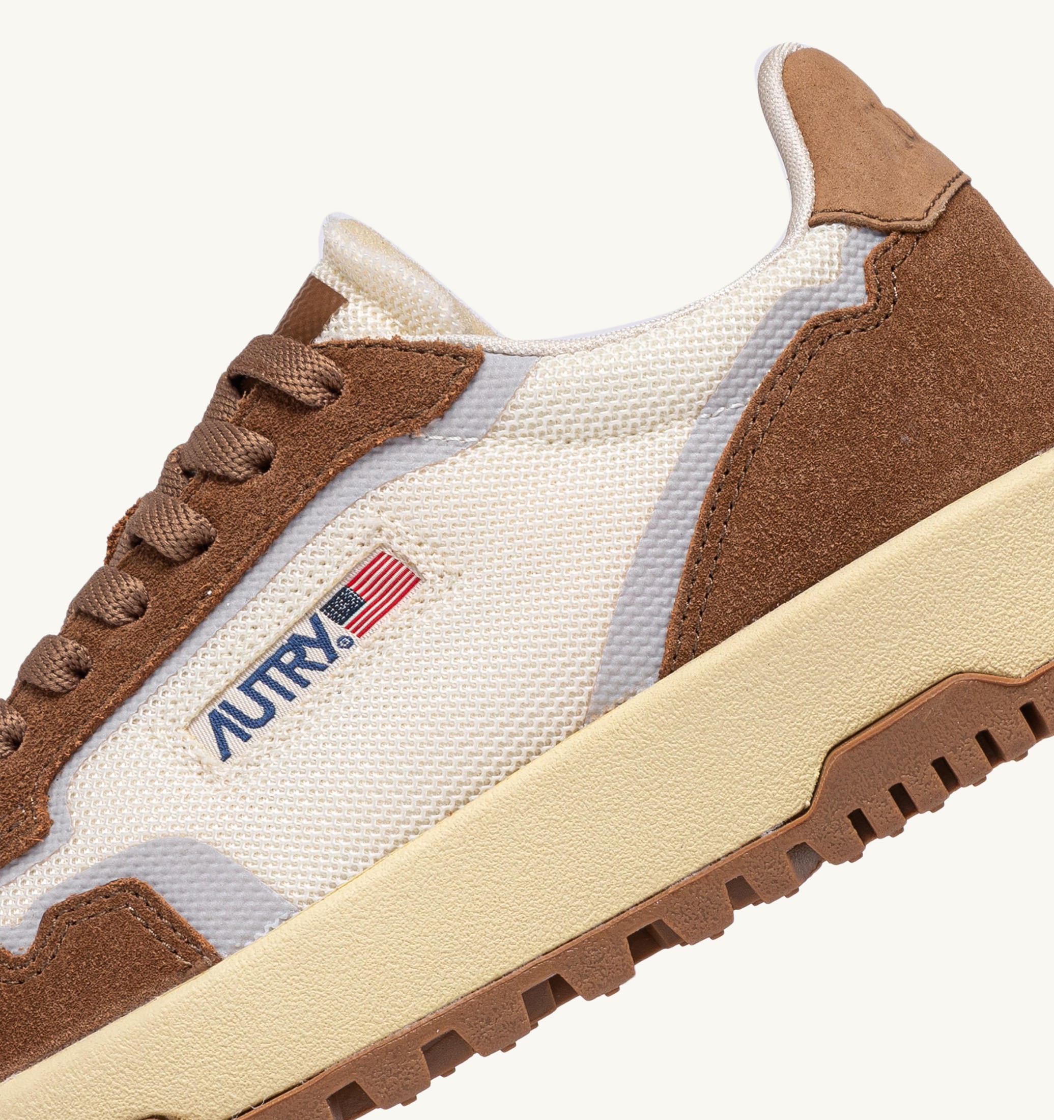 BASKETS WILDPACE LOW EN MESH ET DAIM MARSHMALLOW ET CIGAR