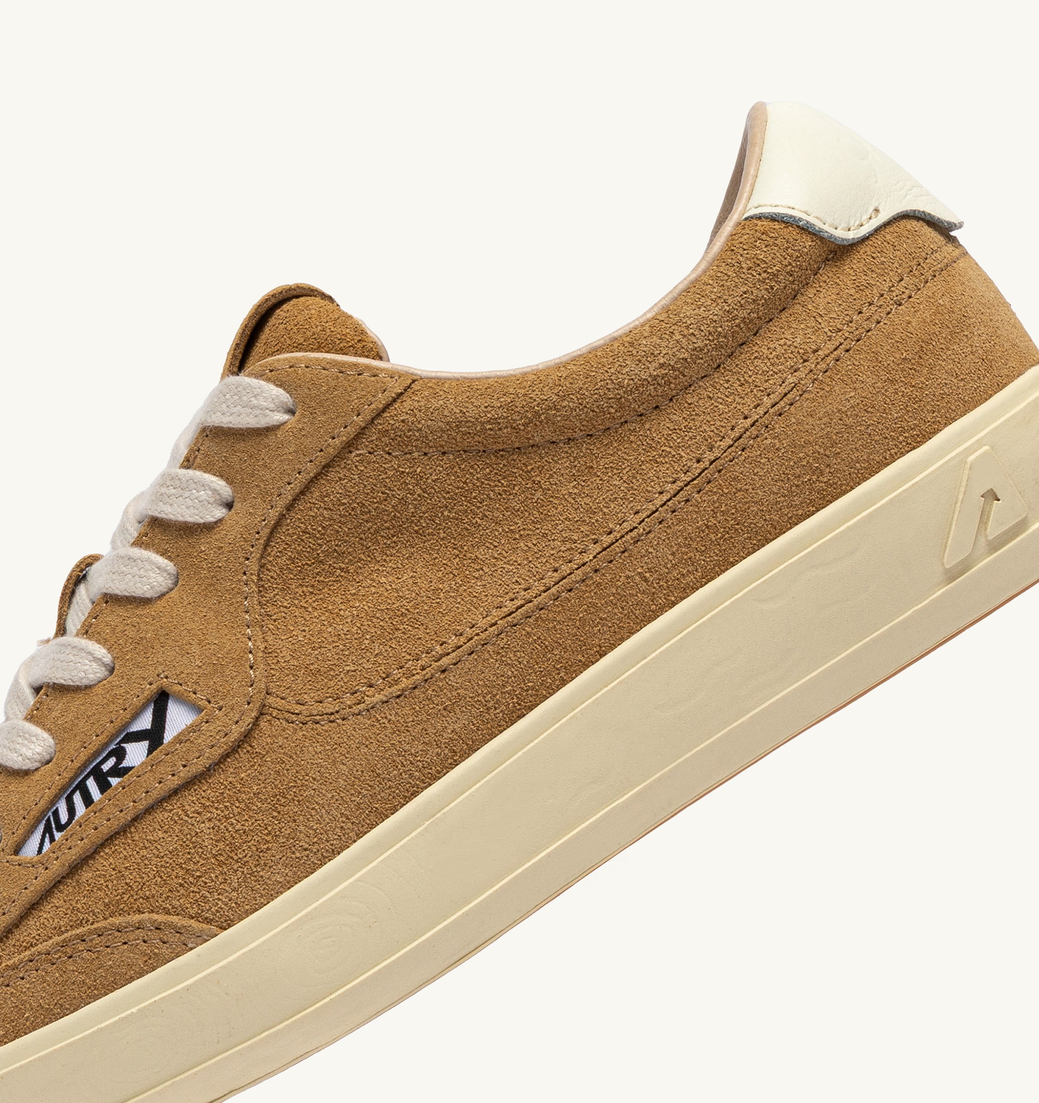 BASKETS WINDSCAPE LOW EN DAIM CUIVRE ET MARSHMALLOW