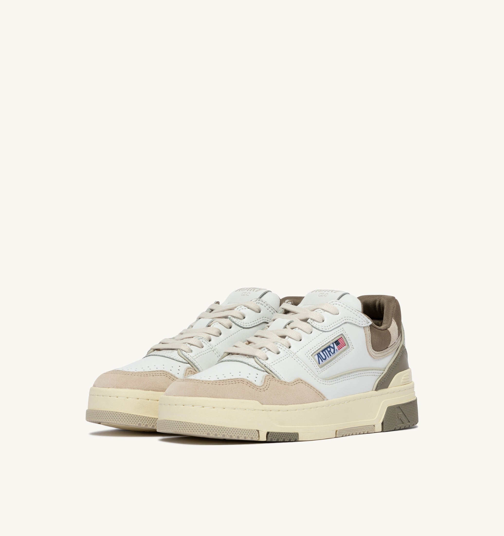 BASKETS CLC LOW EN CUIR ET DAIM BLANC PELICAN ET COVERT GREEN