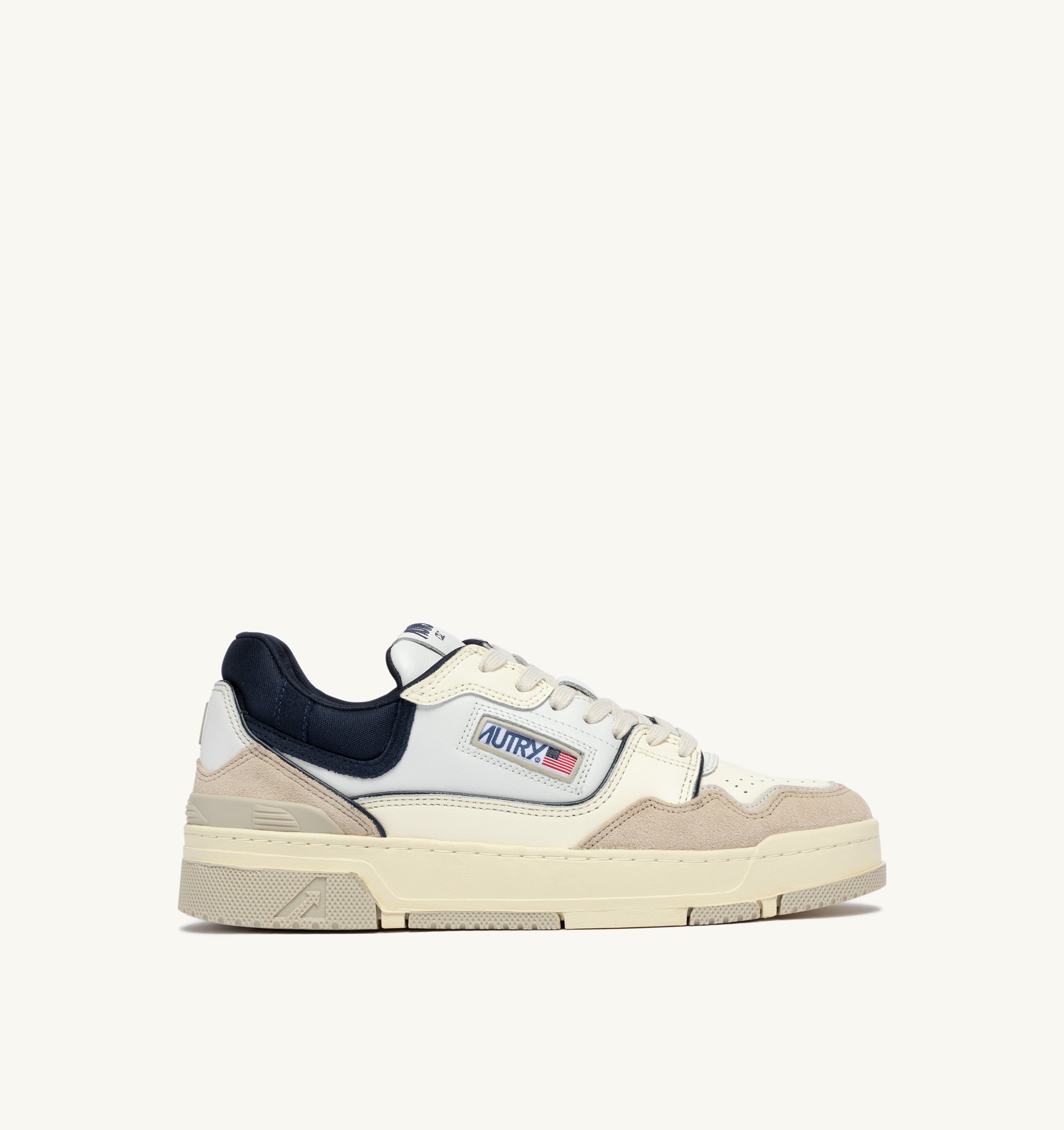 BASKETS CLC LOW EN CUIR ET DAIM BLANC SAND ET SPACE BLUE