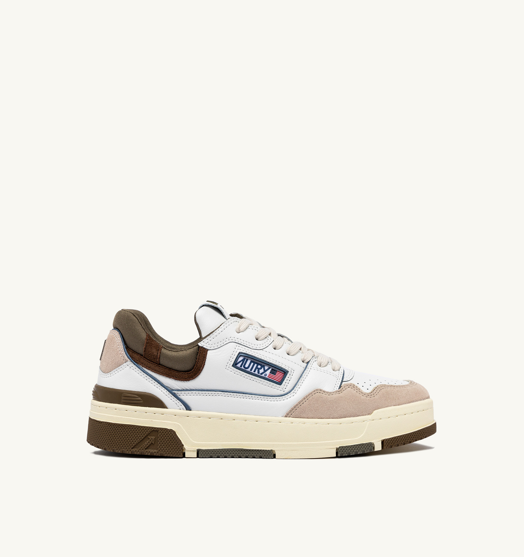 BASKETS CLC LOW EN CUIR ET DAIM COLORIS BLANC ET COVERT GREEN
