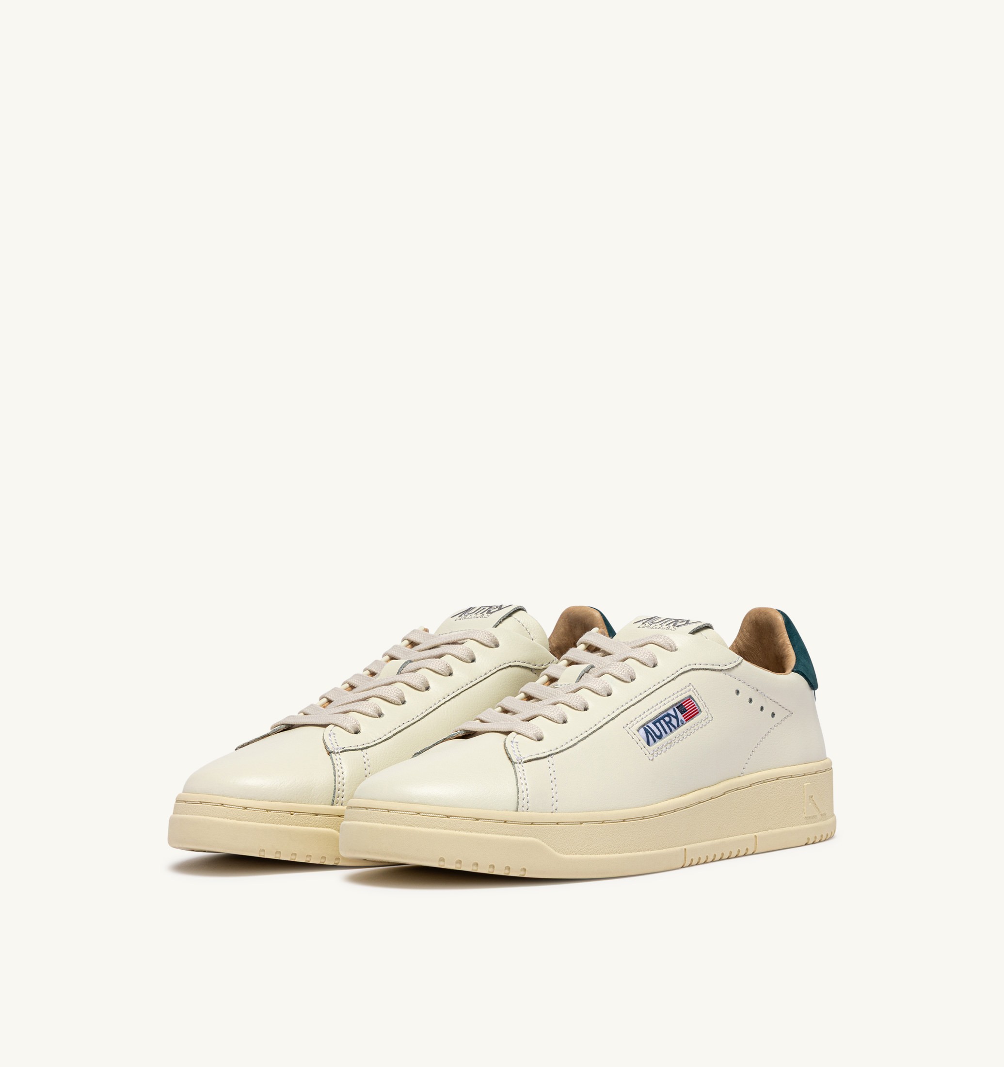BASKETS DALLAS LOW EN CUIR MARSHMALLOW ET DARK SEA