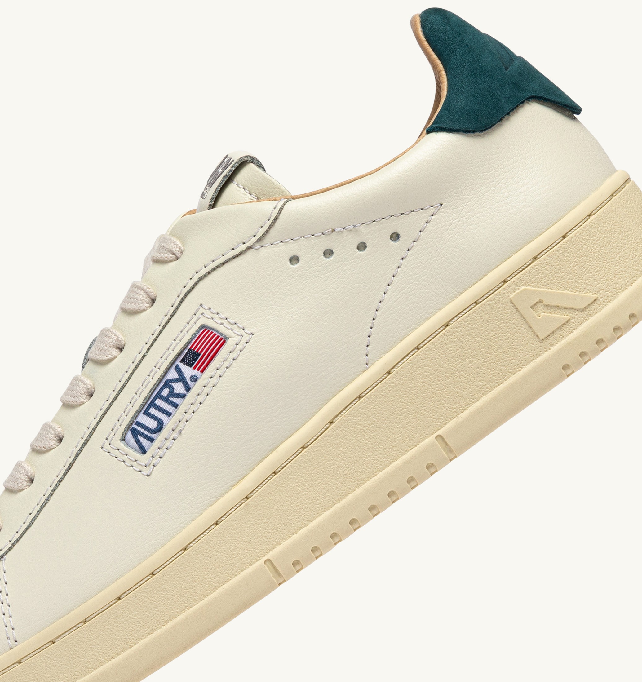 BASKETS DALLAS LOW EN CUIR MARSHMALLOW ET DARK SEA