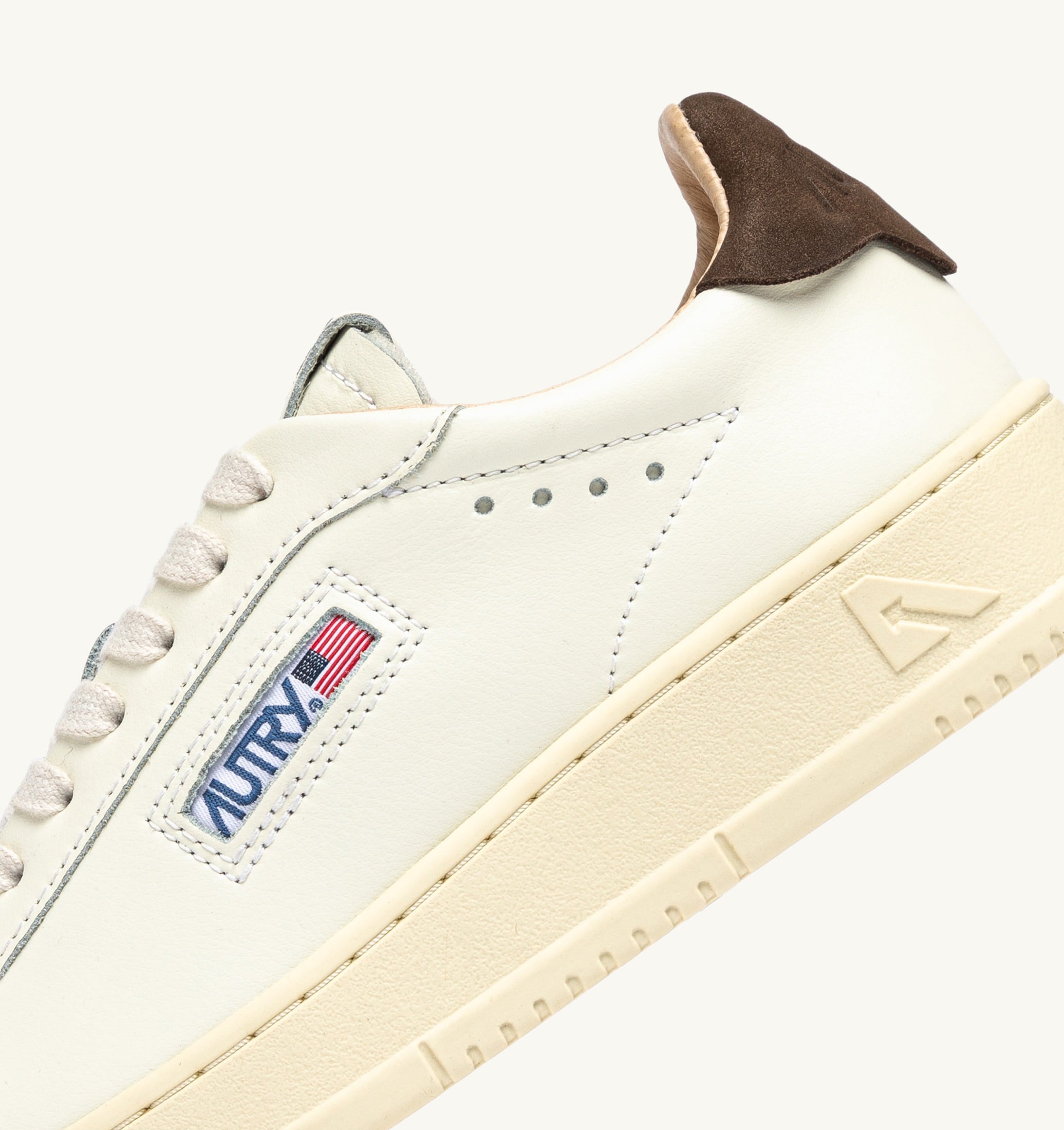 BASKETS DALLAS LOW EN CUIR TEAK ET MARSHMALLOW