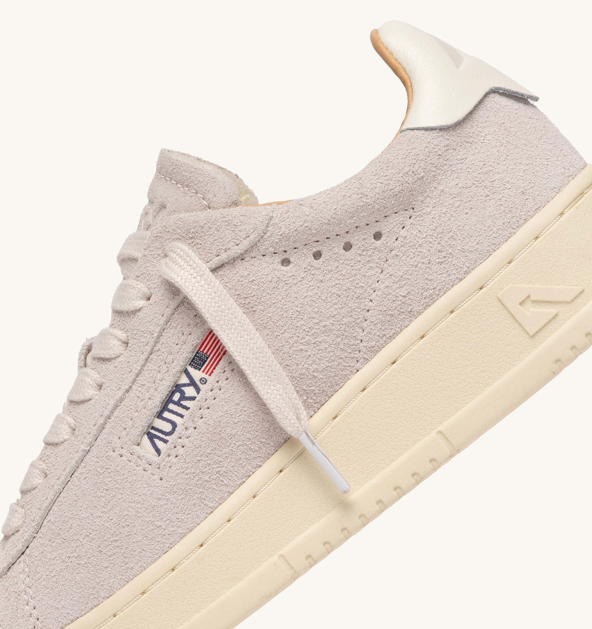 BASKETS DALLAS LOW EN DAIM BLANC