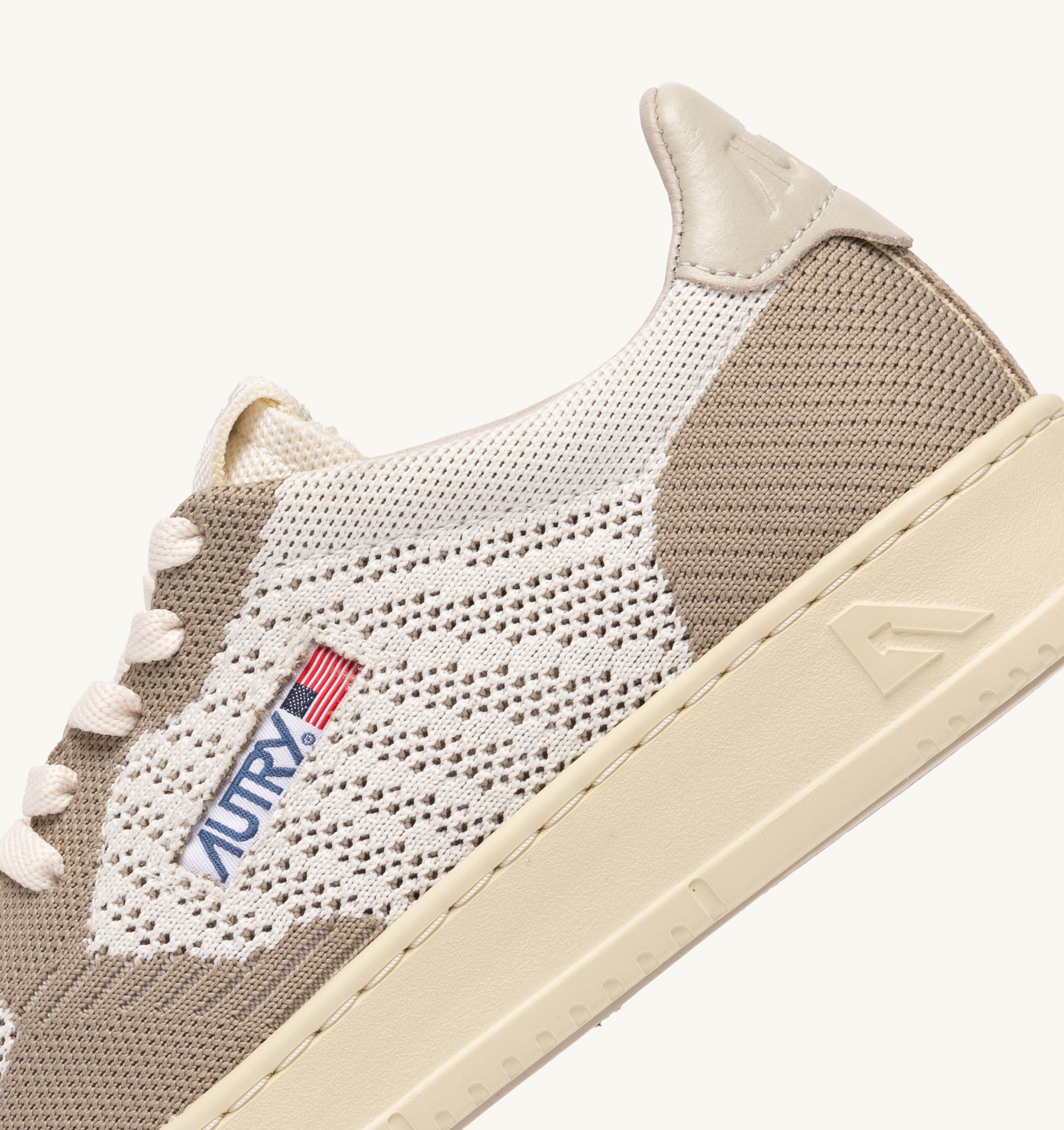 BASKETS MEDALIST EASEKNIT LOW EN MAILLE IVOIRE ET PELICAN