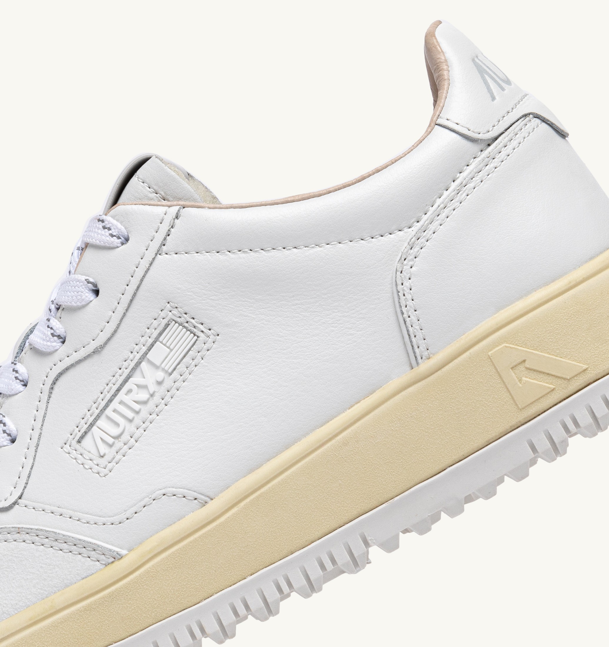 BASKETS GOLF LOW EN CUIR BLANC