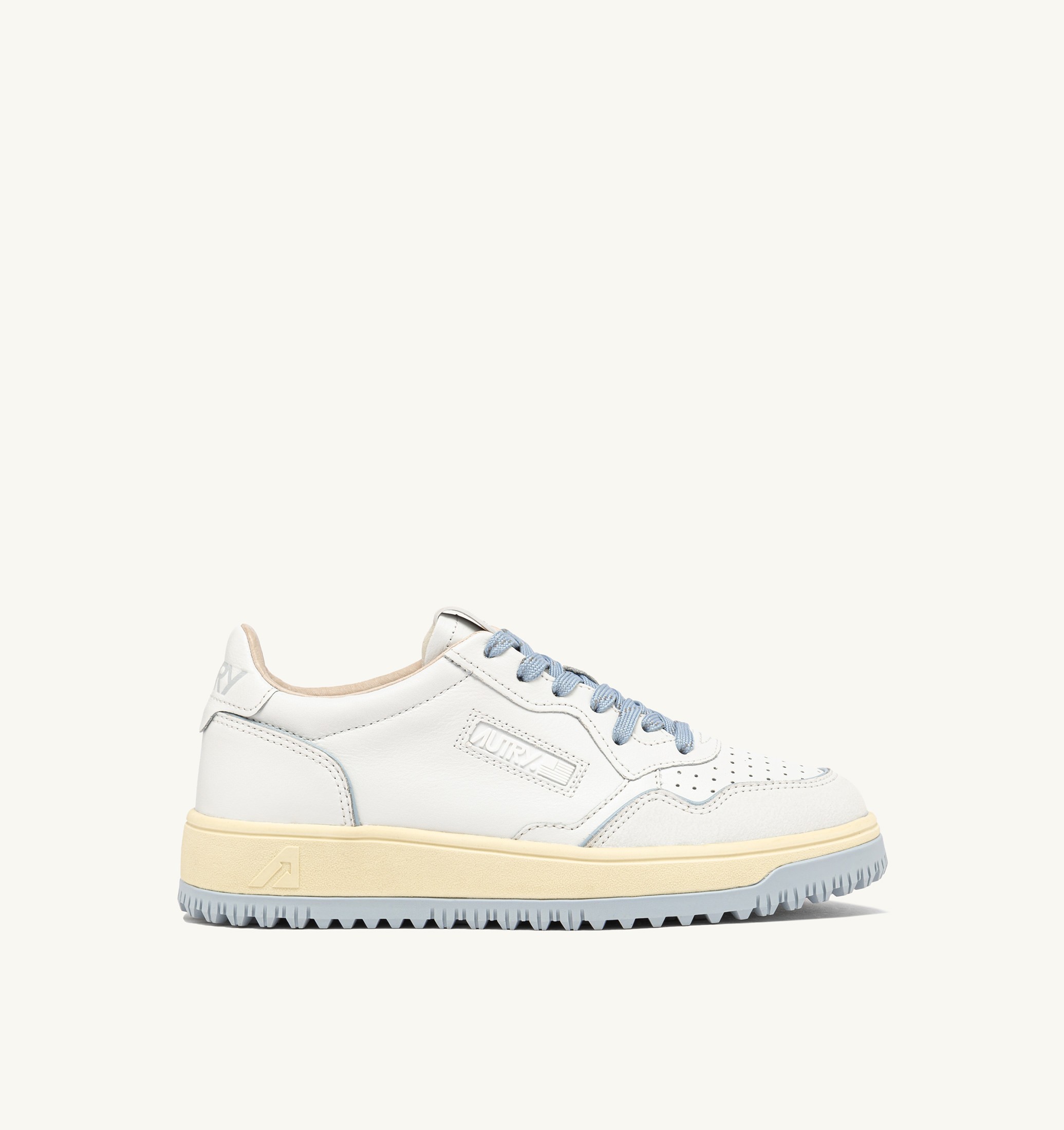 BASKETS GOLF LOW EN CUIR BLANC ET PEARL BLUE