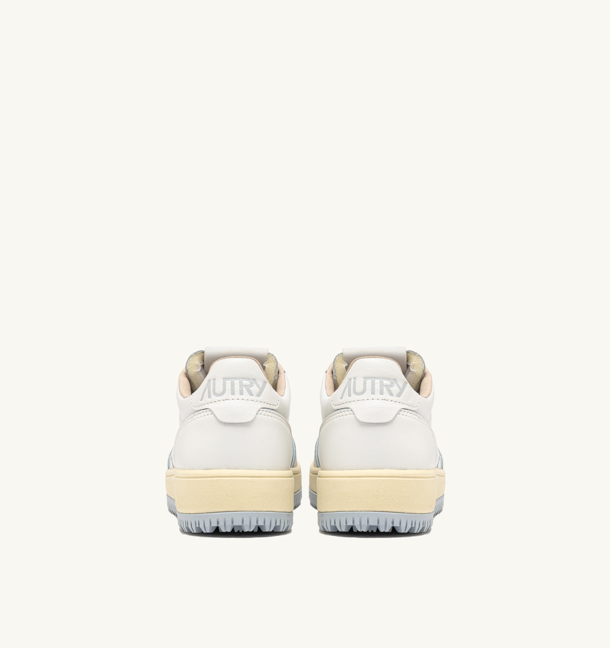 BASKETS GOLF LOW EN CUIR BLANC ET PEARL BLUE