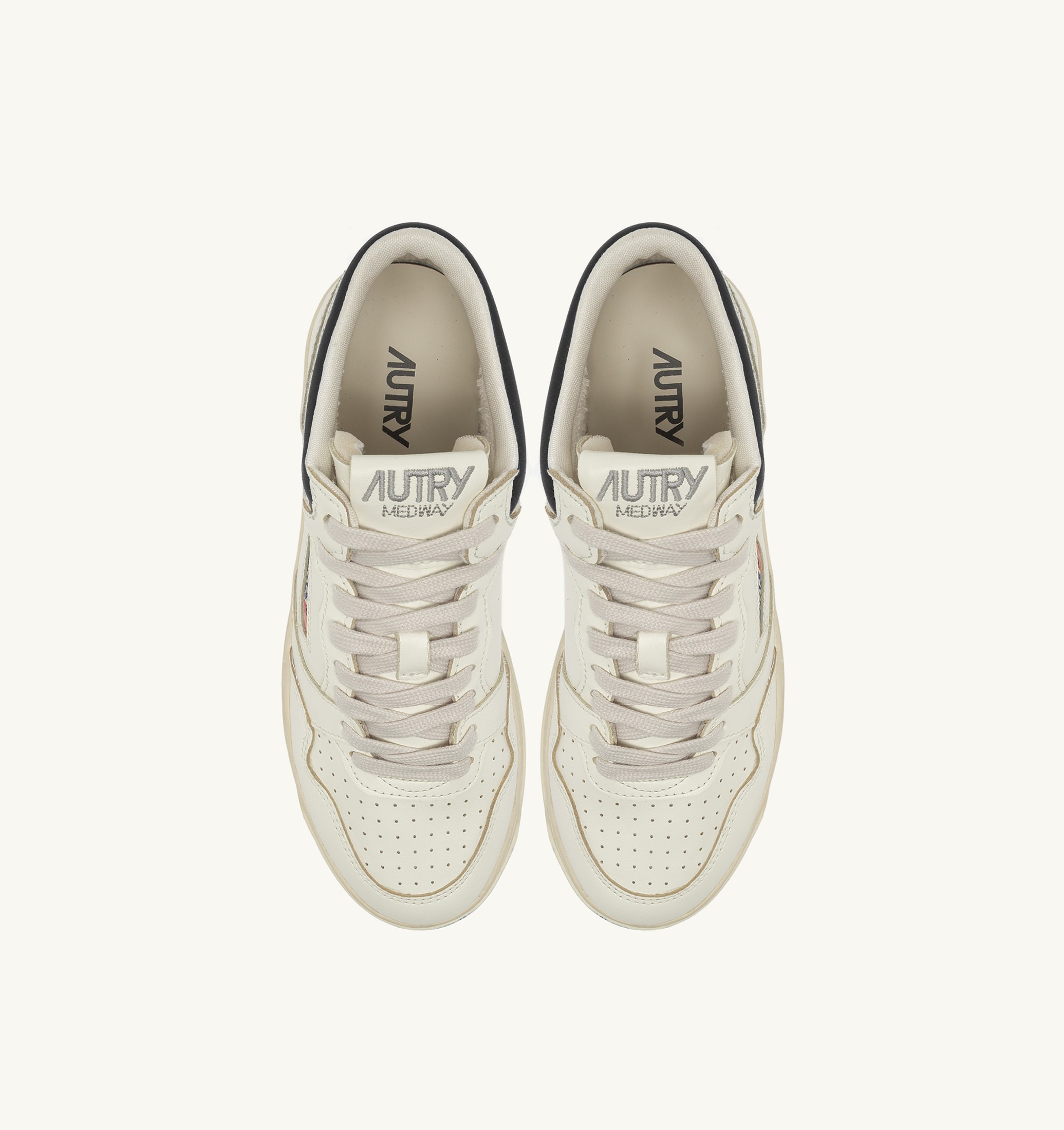 BASKETS MED-WAY EN CUIR COLORIS MARSHMALLOW ET NOIR