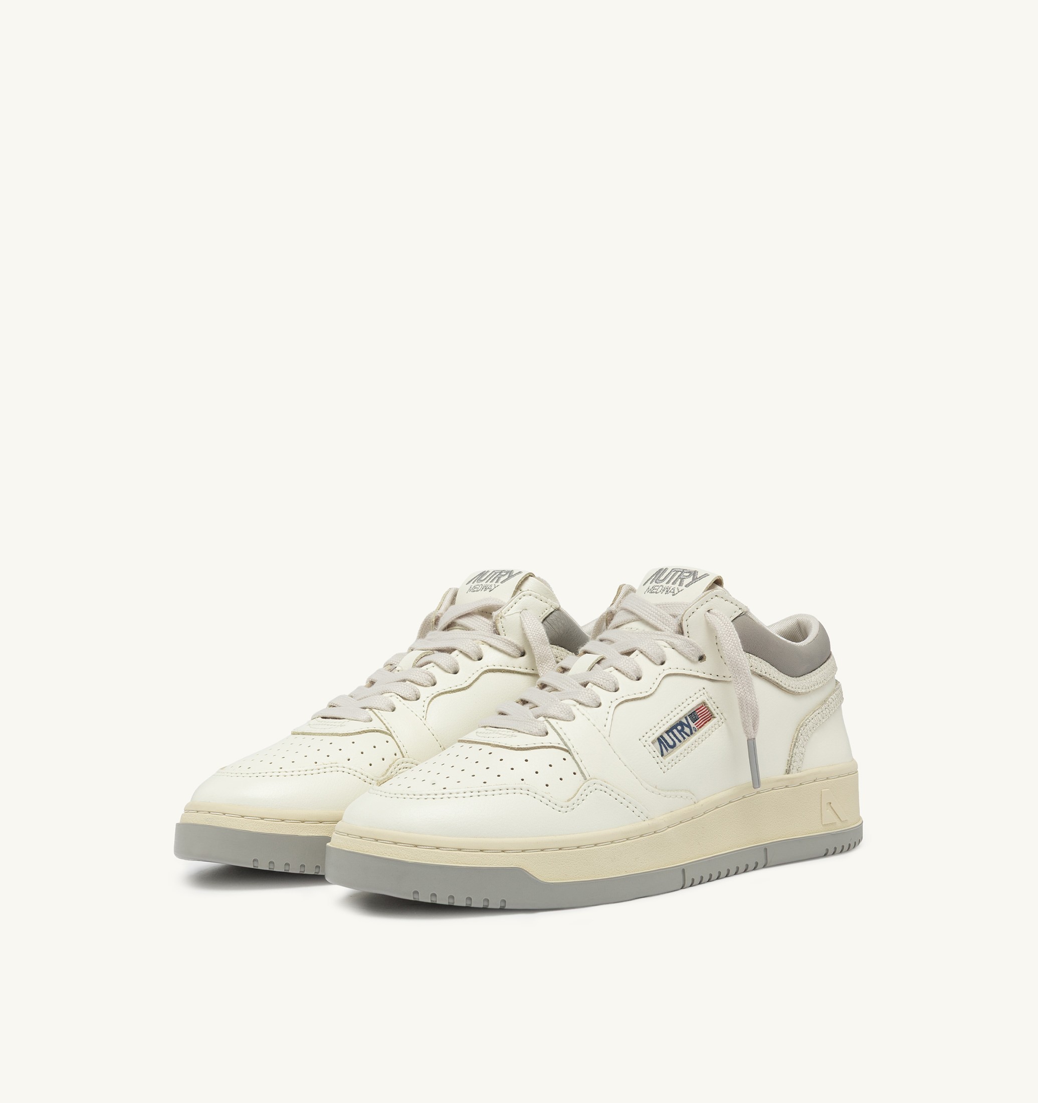 BASKETS MED-WAY EN CUIR COLORIS MARSHMALLOW ET VAPOR
