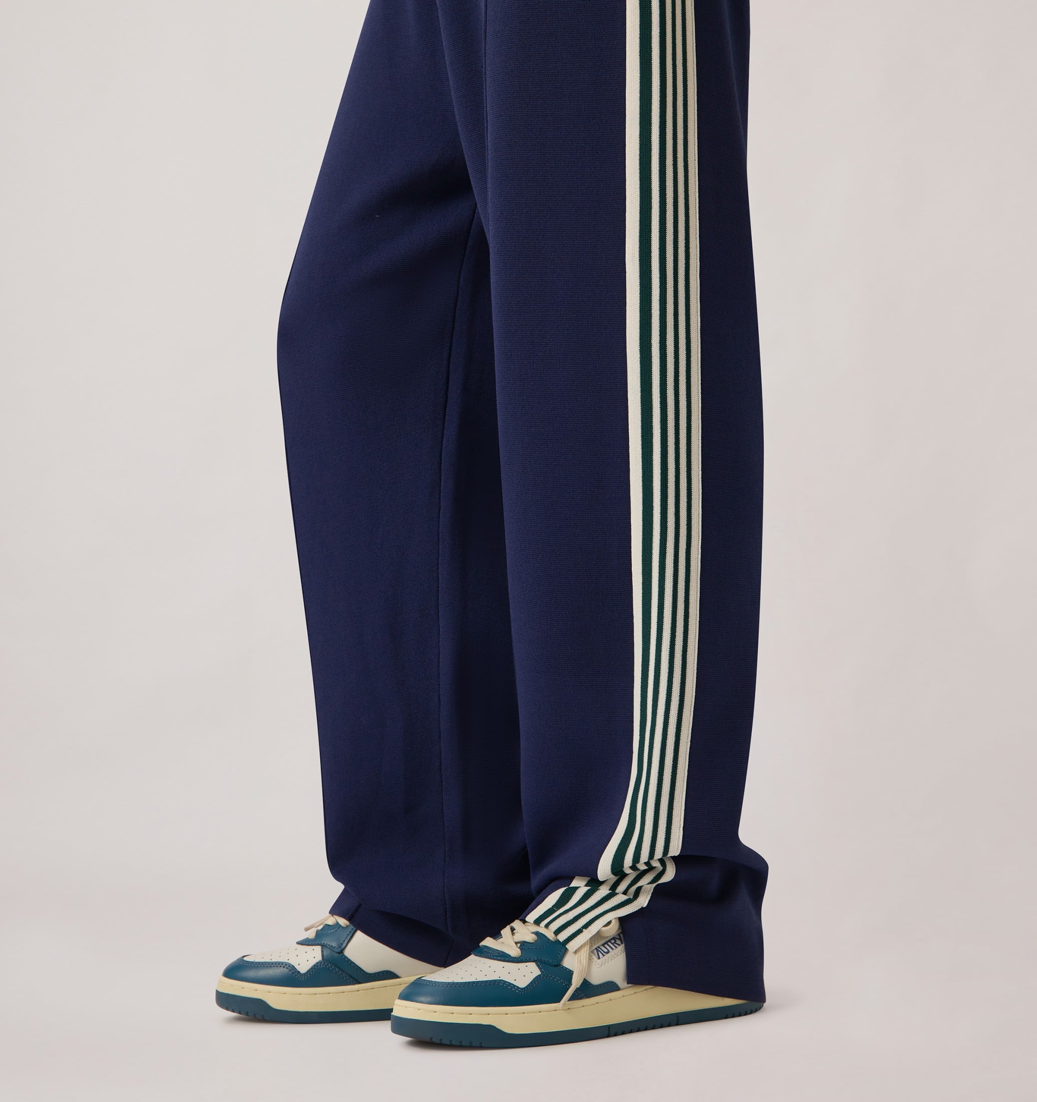BASKETS MEDALIST LOW BICOLORE EN CUIR BLANC ET MALLARD BLUE