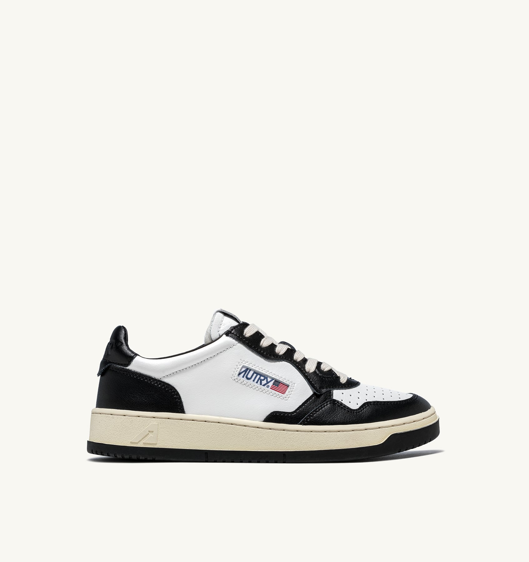 BASKETS MEDALIST LOW BICOLORE EN CUIR BLANC ET NOIR