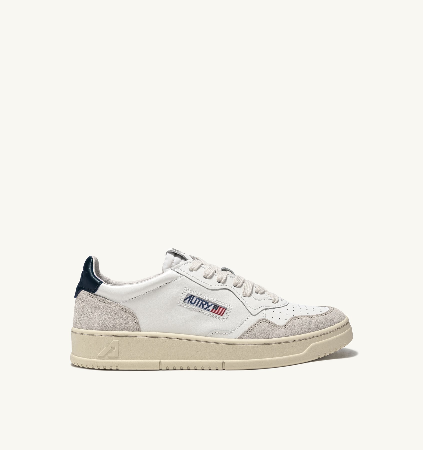 BASKETS MEDALIST LOW EN CUIR BLANC ET BLEU ET DAIM BEIGE