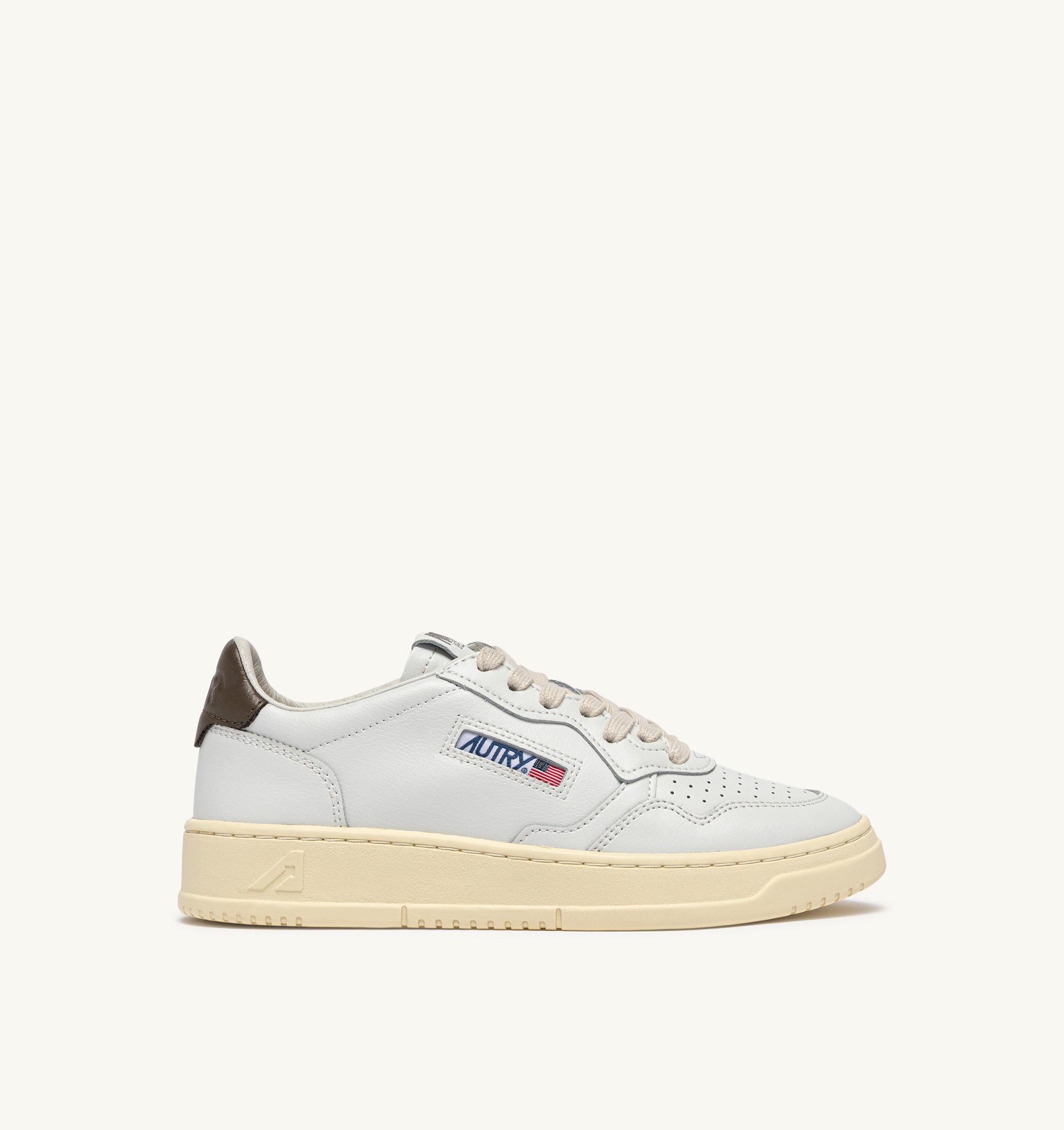 BASKETS MEDALIST LOW EN CUIR BLANC ET CHOCOLATE
