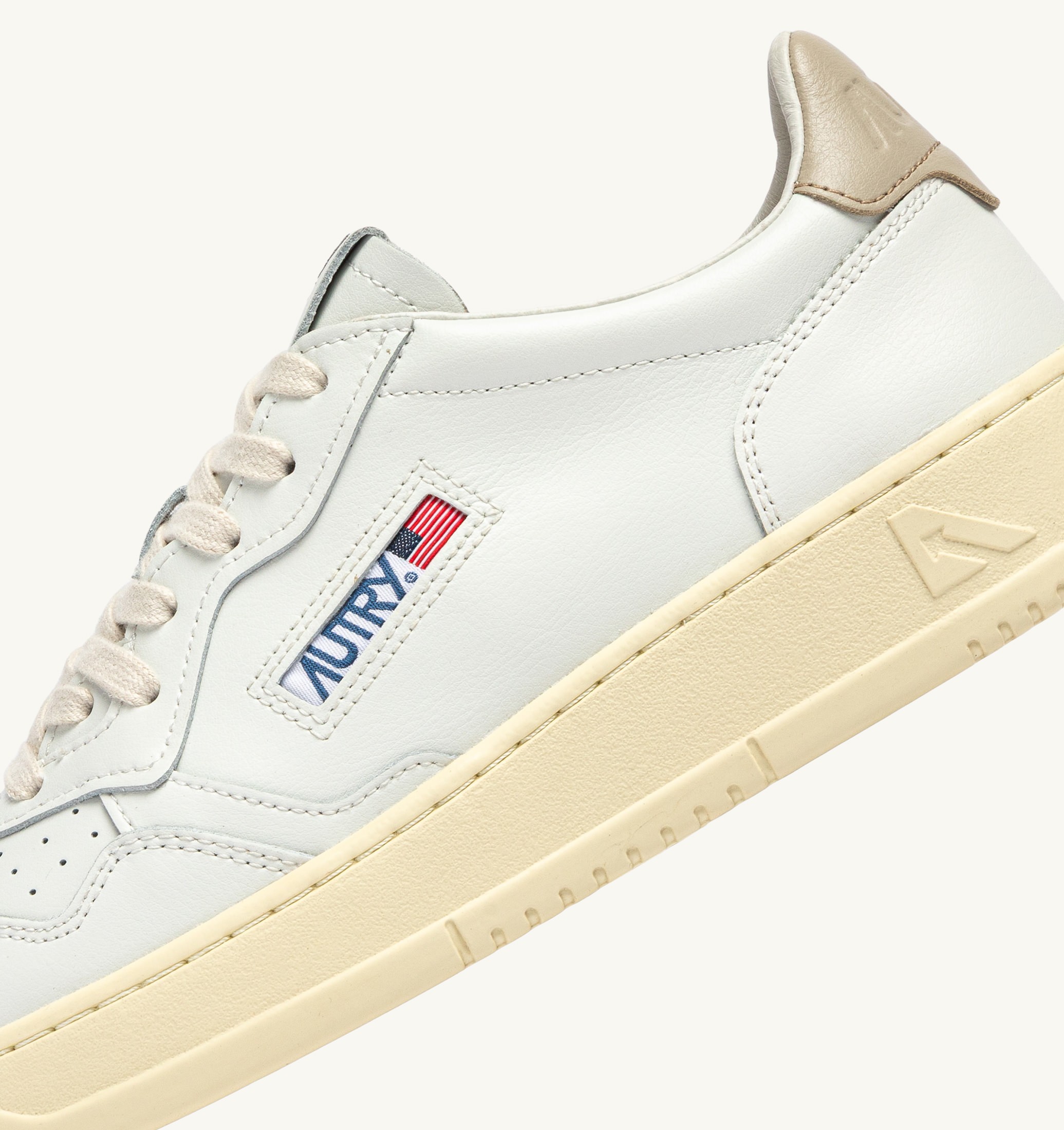BASKETS MEDALIST LOW EN CUIR BLANC ET FEATHER GRAY