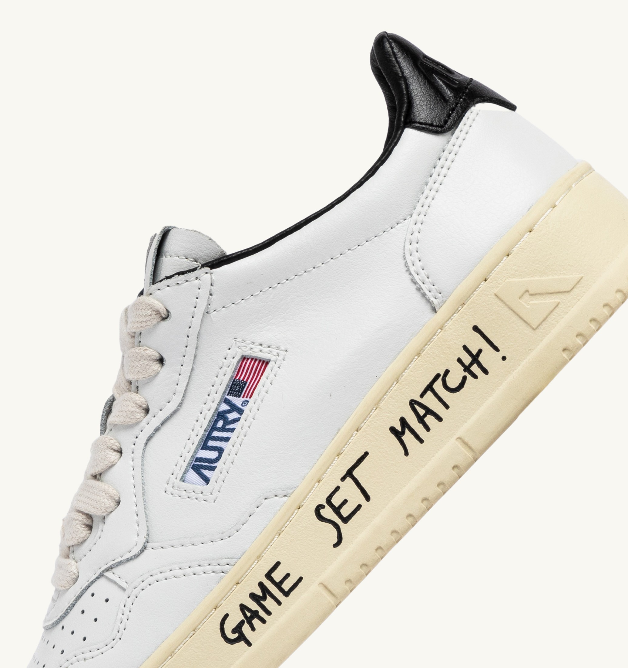 BASKETS MEDALIST LOW EN CUIR BLANC ET NOIR AVEC LETTERING