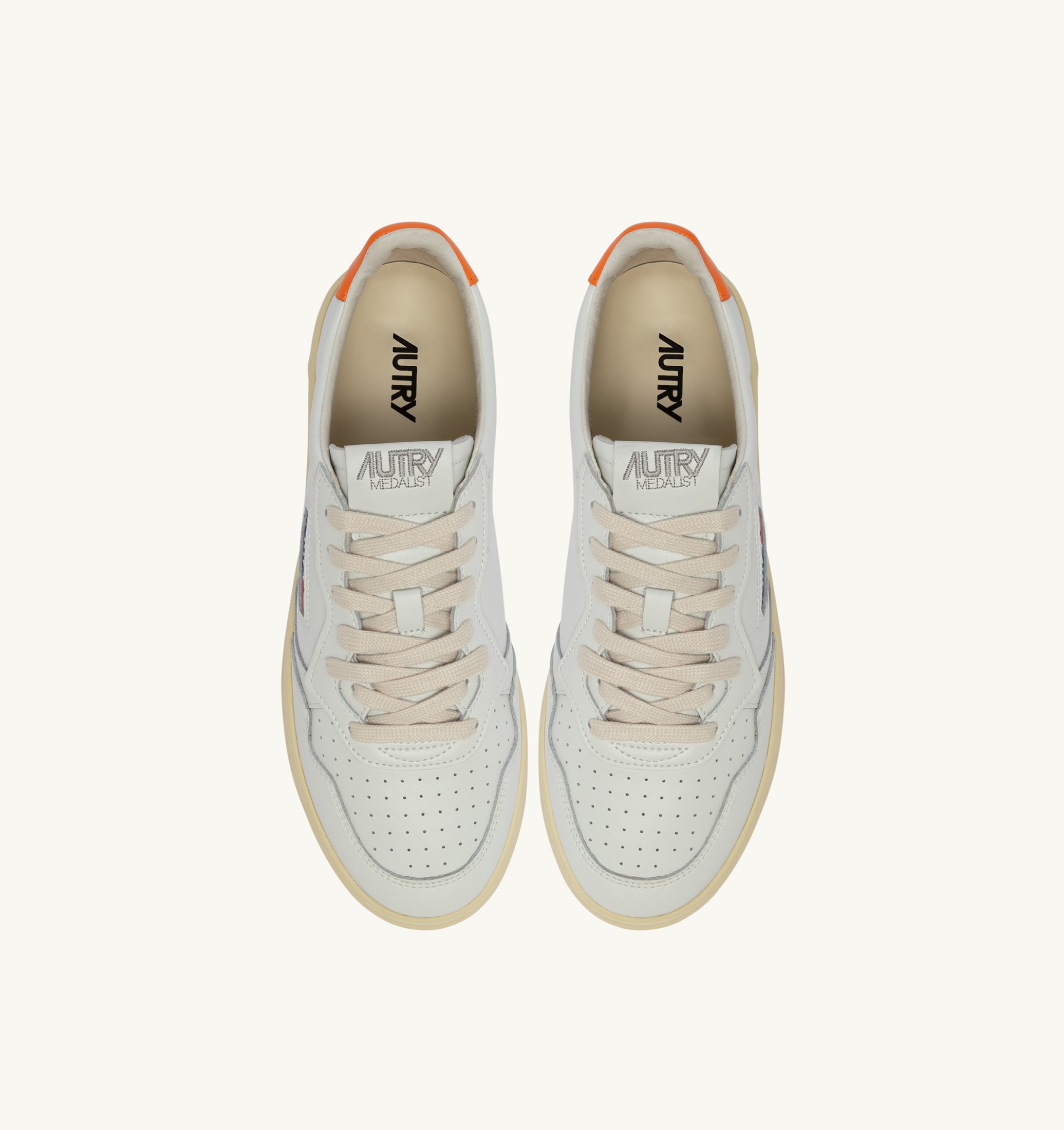 BASKETS MEDALIST LOW EN CUIR BLANC ET PARSIMMON ORANGE