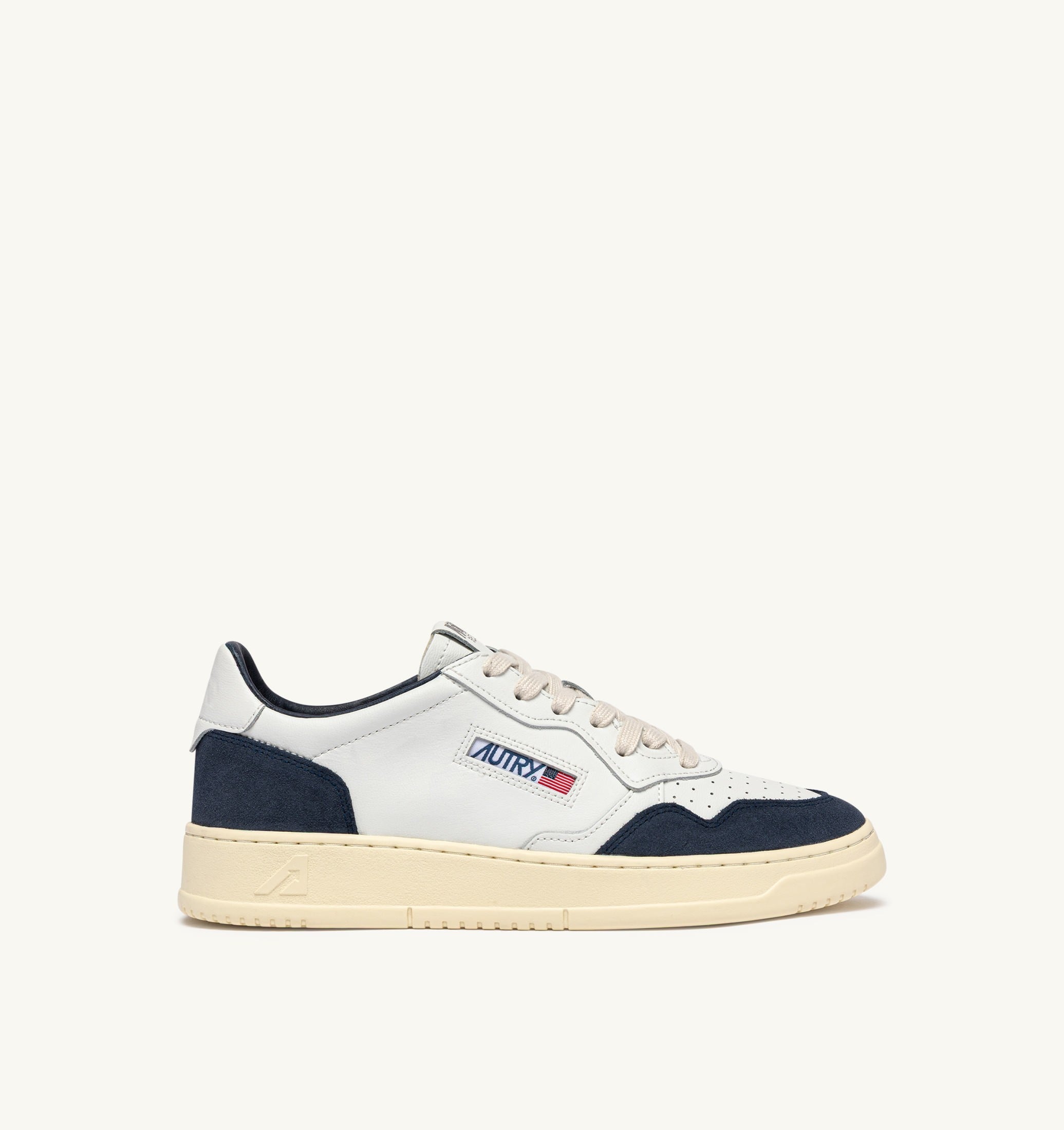 BASKETS MEDALIST LOW EN CUIR BLANC ET DAIM DENIM