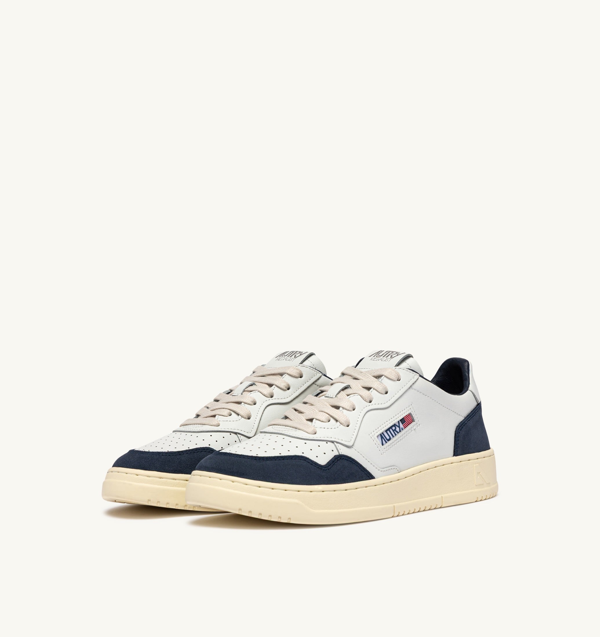 BASKETS MEDALIST LOW EN CUIR BLANC ET DAIM DENIM