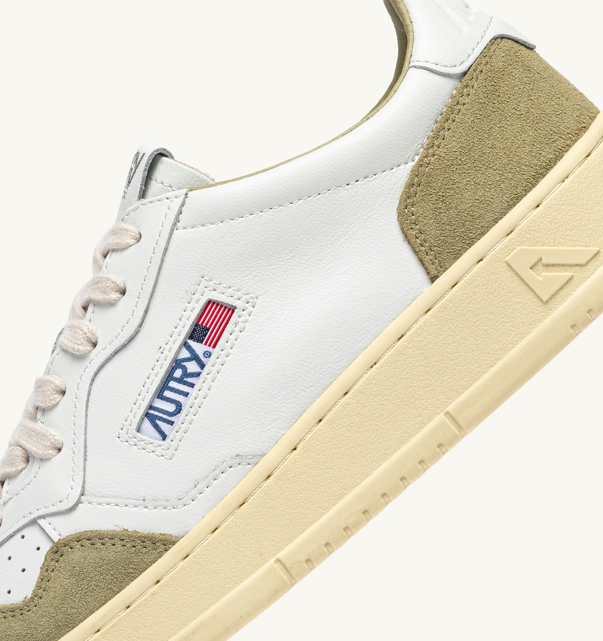 BASKETS MEDALIST LOW EN CUIR BLANC ET DAIM GRAY GREEN