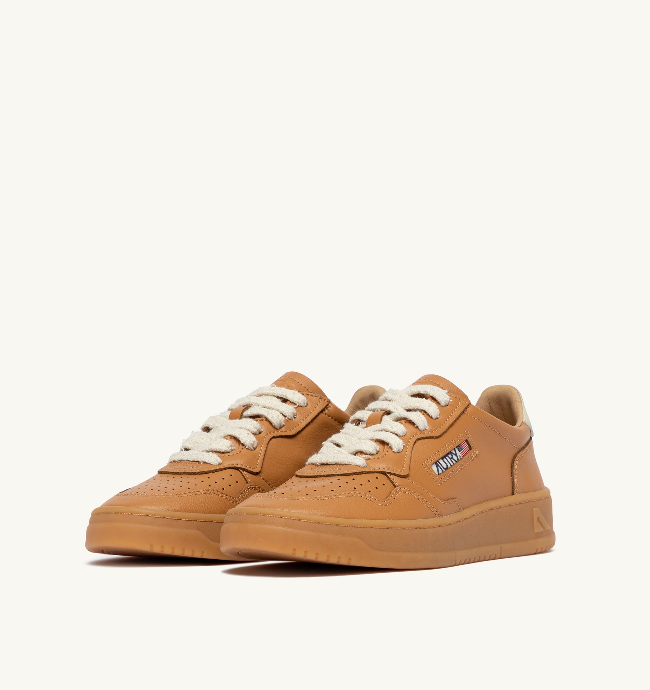 BASKETS MEDALIST LOW EN CUIR COGNAC ET MARSHMALLOW