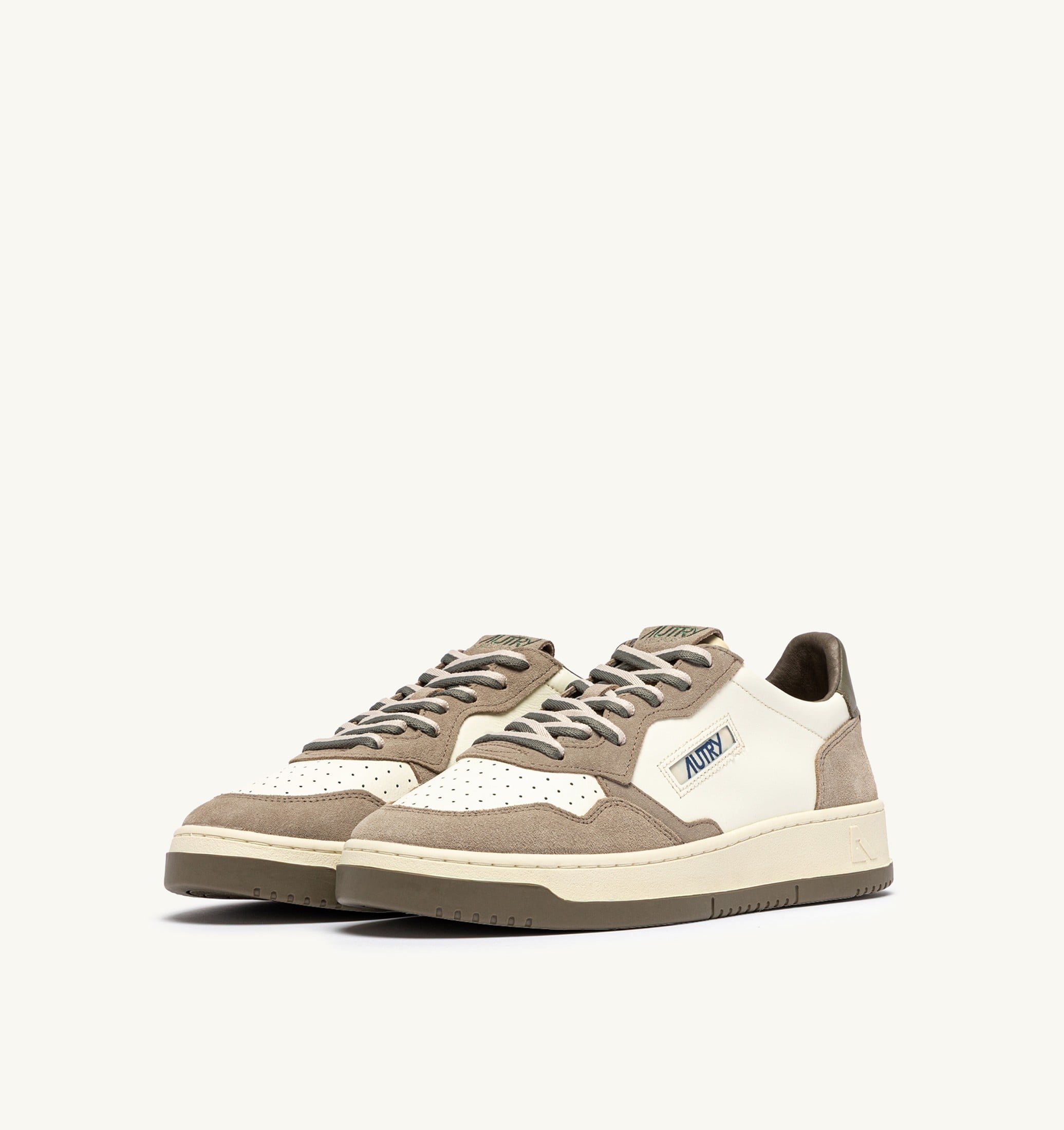 BASKETS MEDALIST LOW EN CUIR ET DAIM COVERT GREEN ET LICORICE