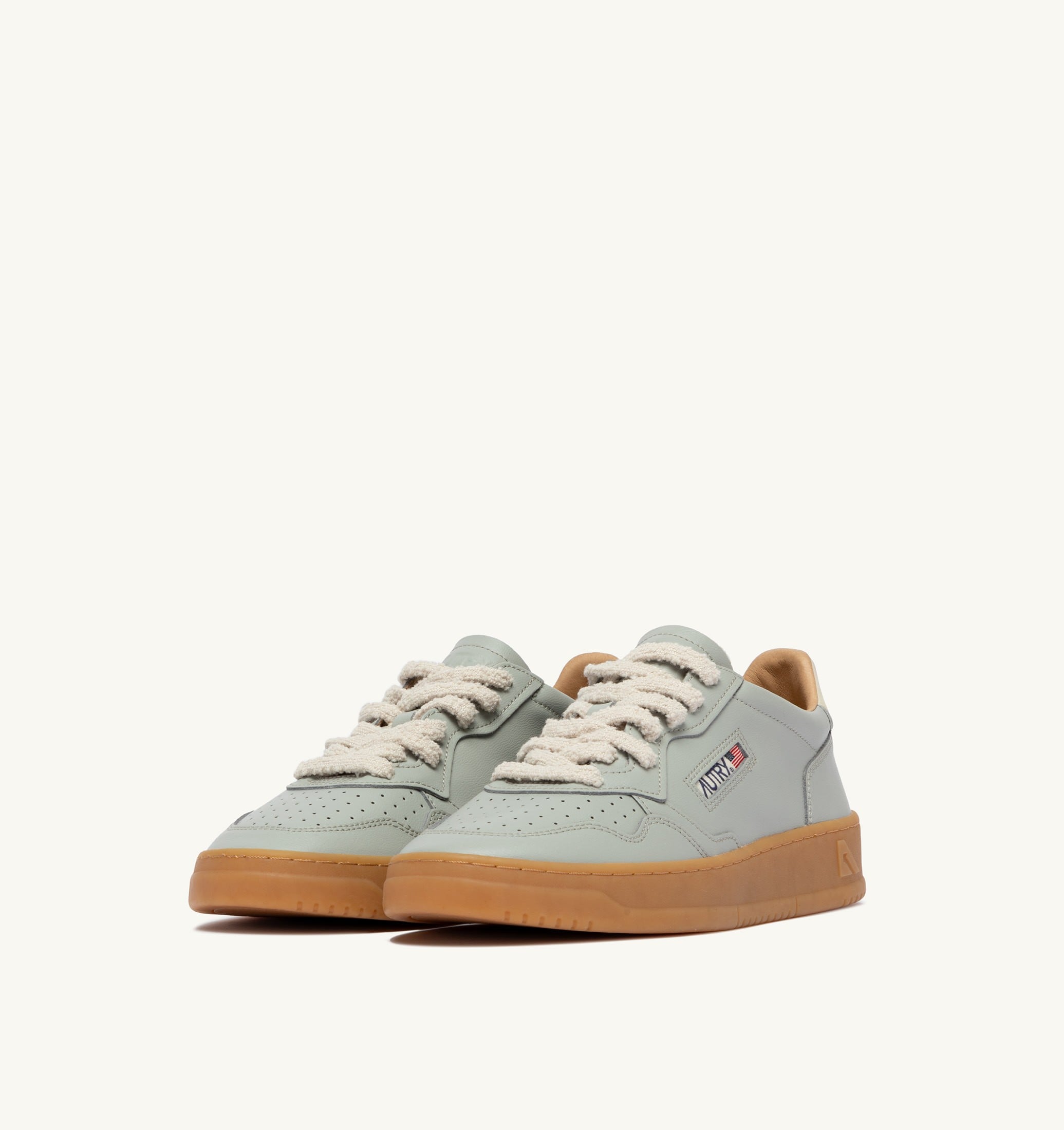 BASKETS MEDALIST LOW EN CUIR MILITARY ET MARSHMALLOW