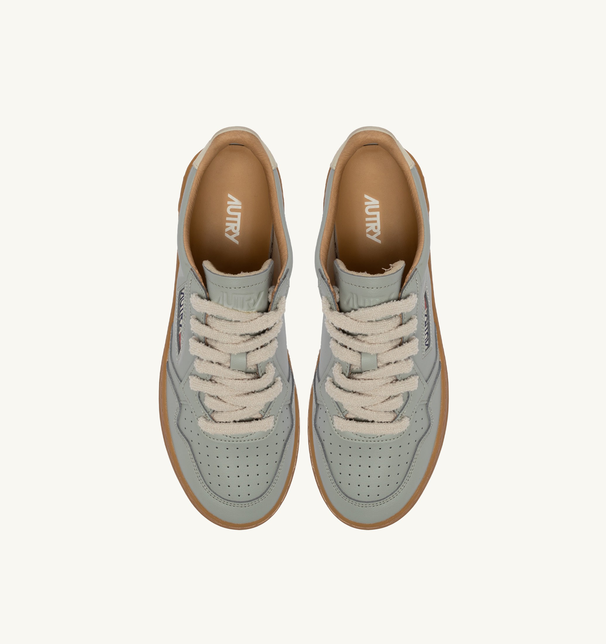 BASKETS MEDALIST LOW EN CUIR MILITARY ET MARSHMALLOW