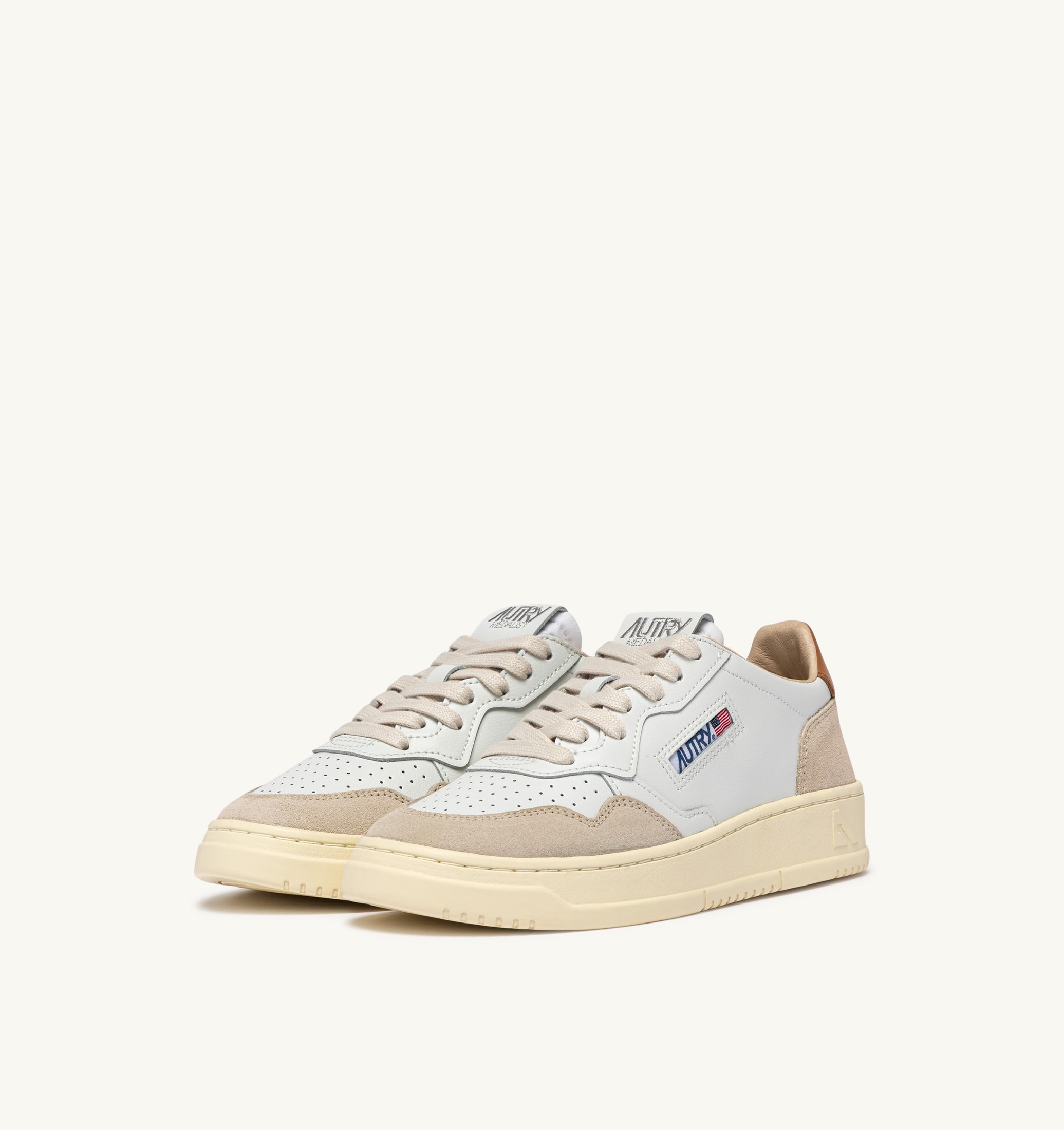 BASKETS MEDALIST LOW EN DAIM ET CUIR BLANC ET LION