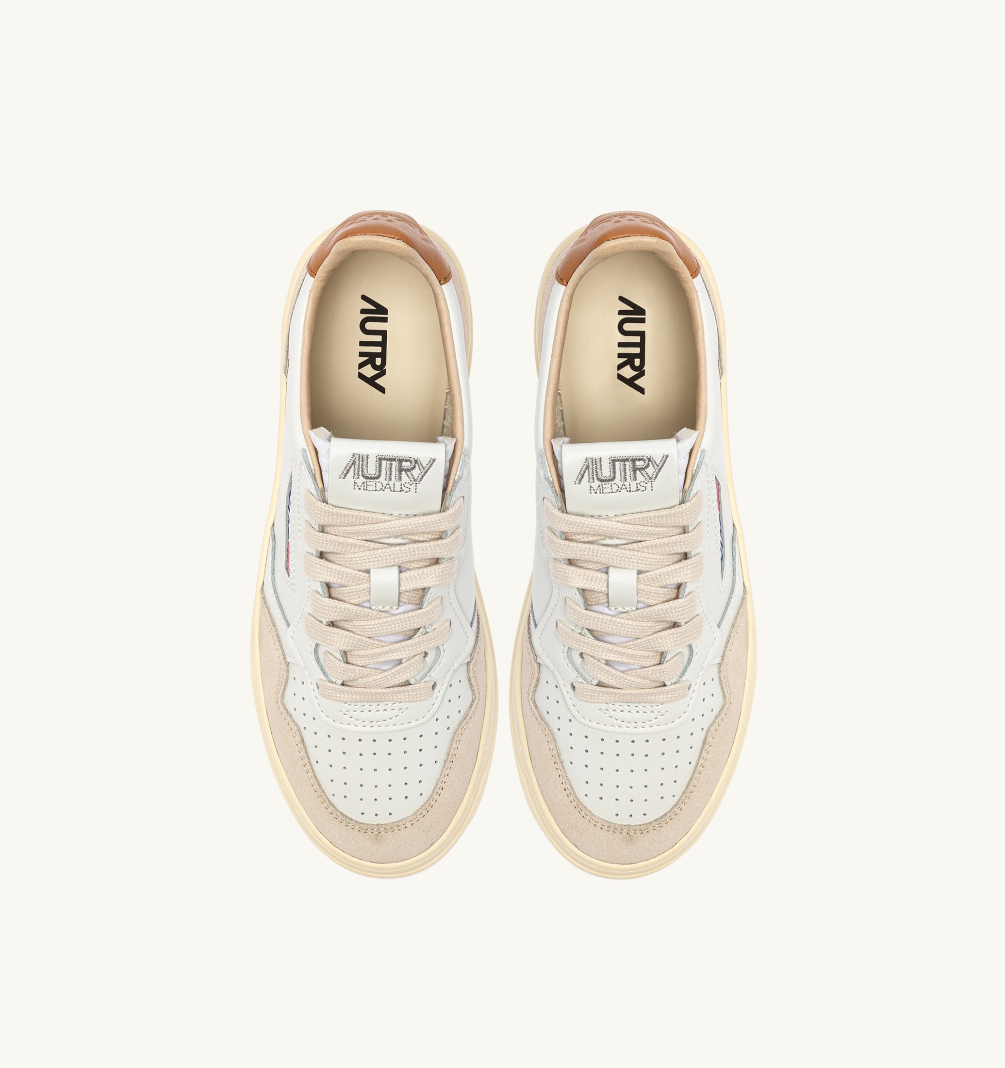 BASKETS MEDALIST LOW EN DAIM ET CUIR BLANC ET LION