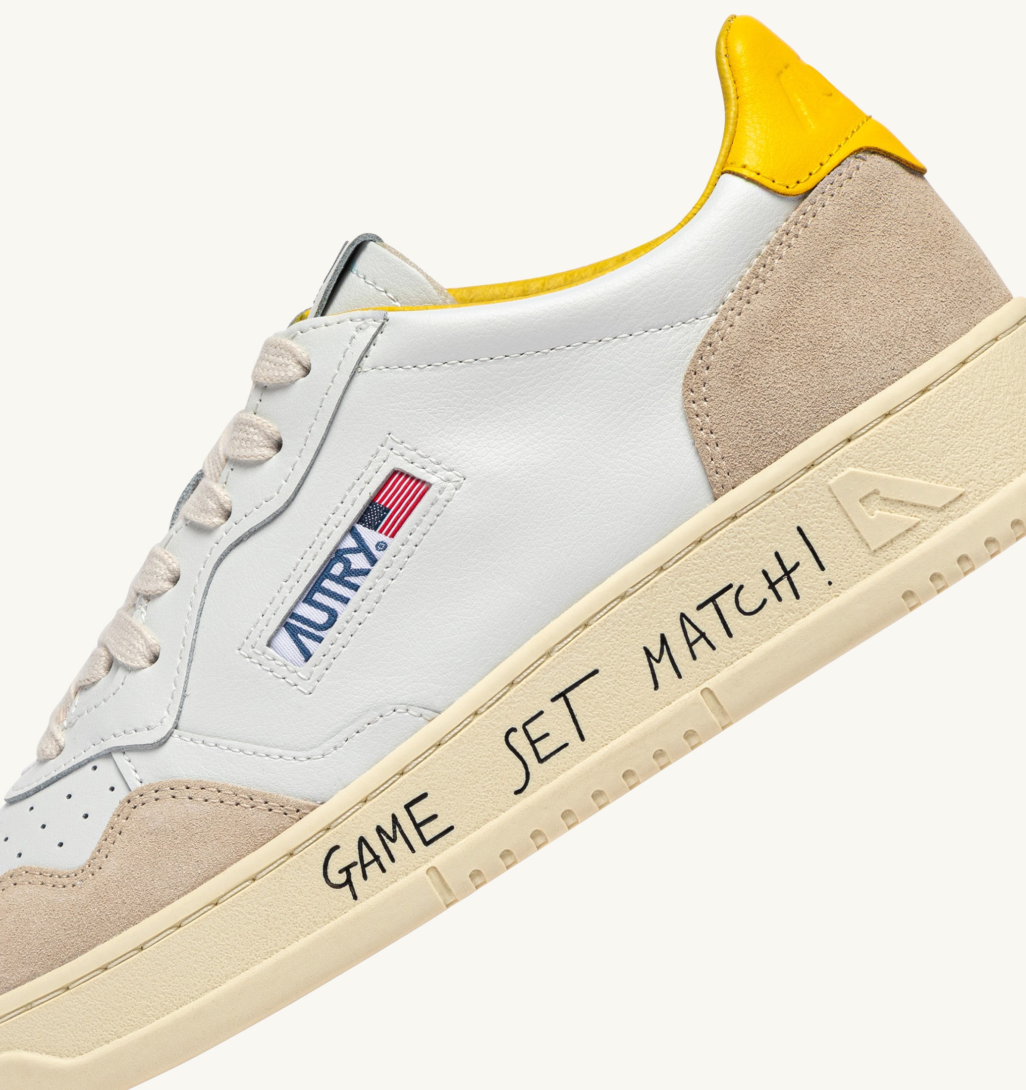 BASKETS MEDALIST LOW EN DAIM ET CUIR BLANC ET SLICKER