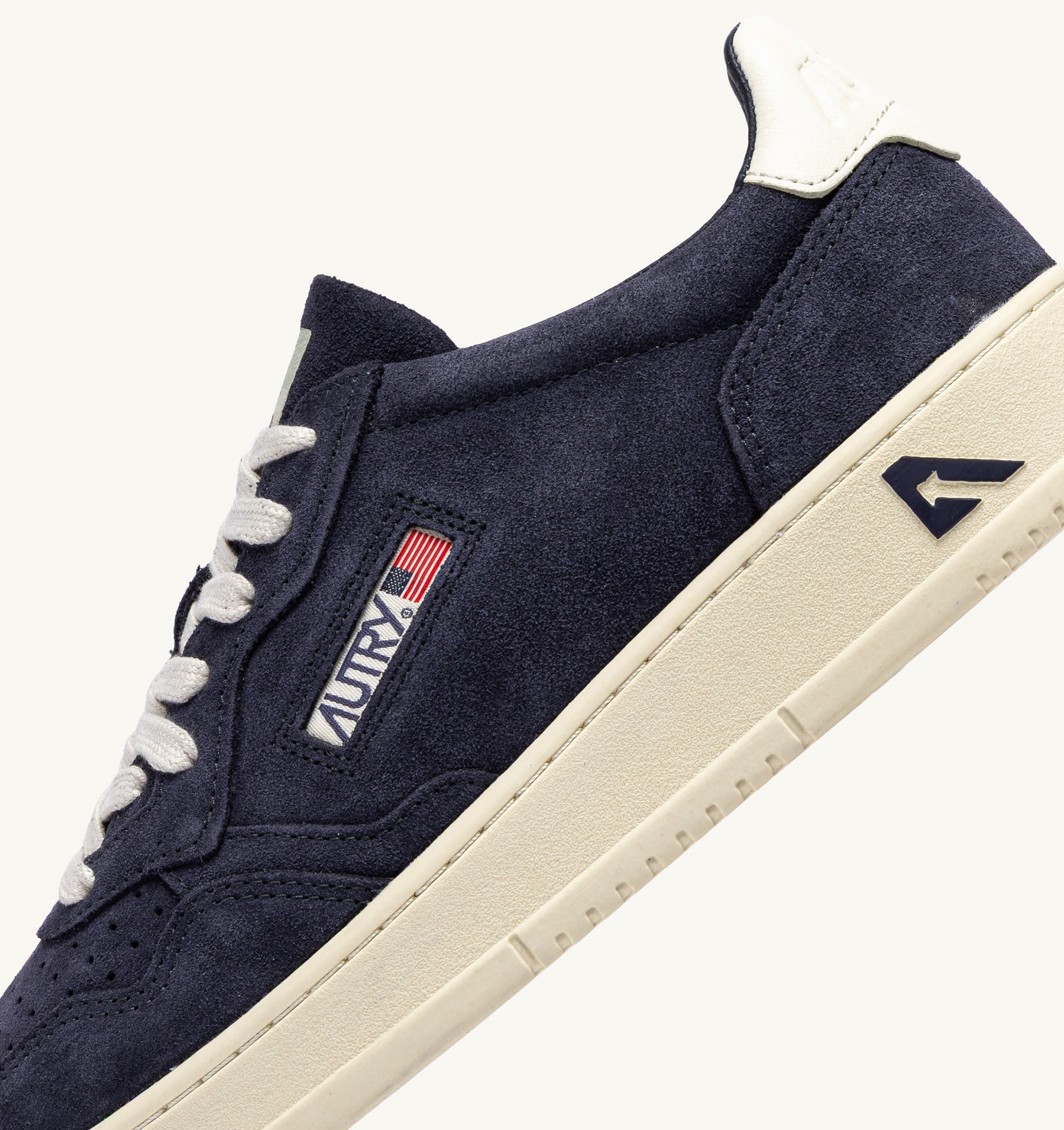 BASKETS MEDALIST LOW EN DAIM SPACE ET BLANC