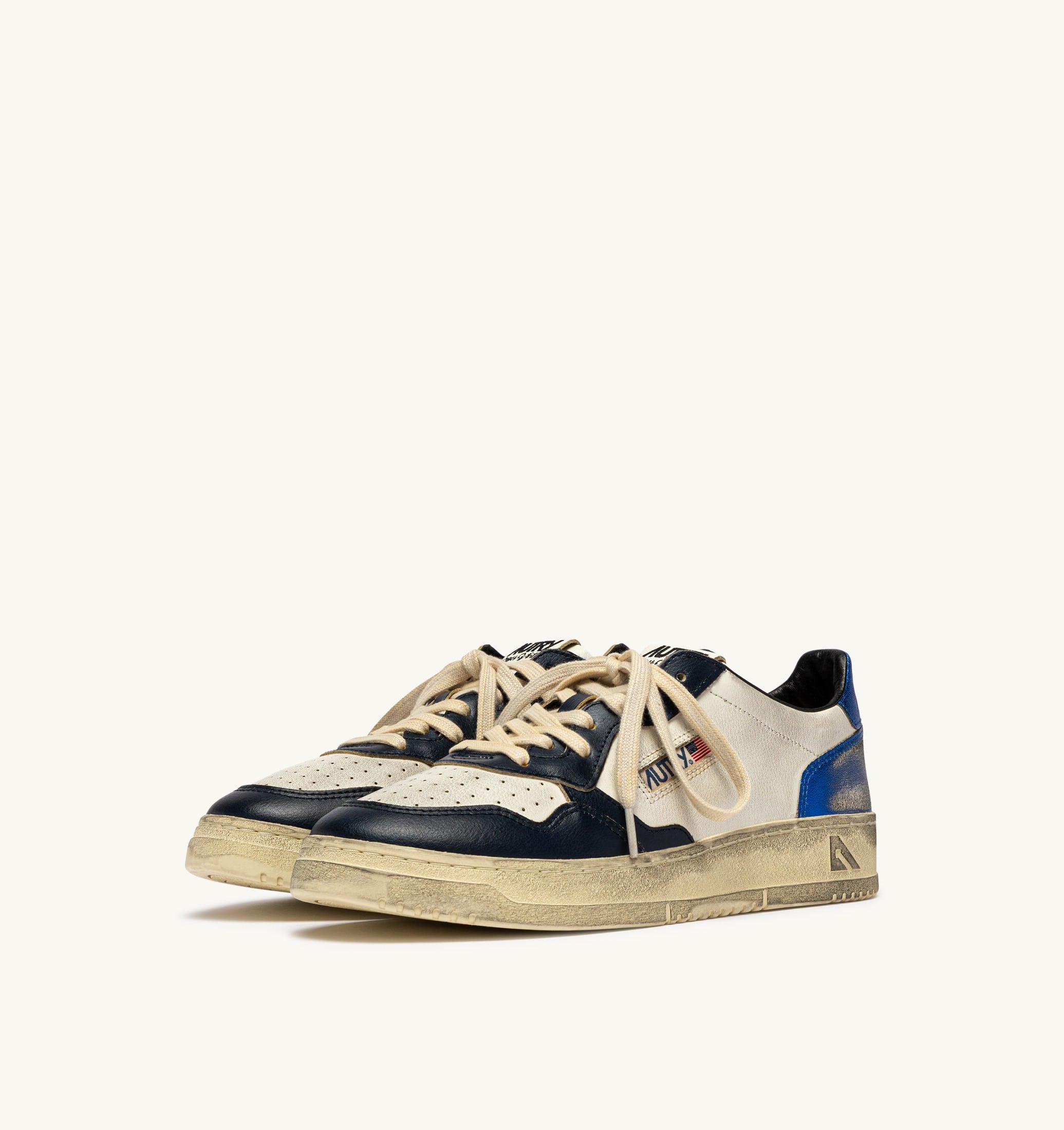 BASKETS MEDALIST LOW SUPER VINTAGE EN CUIR BLANC BLUE SPACE ET BLEU