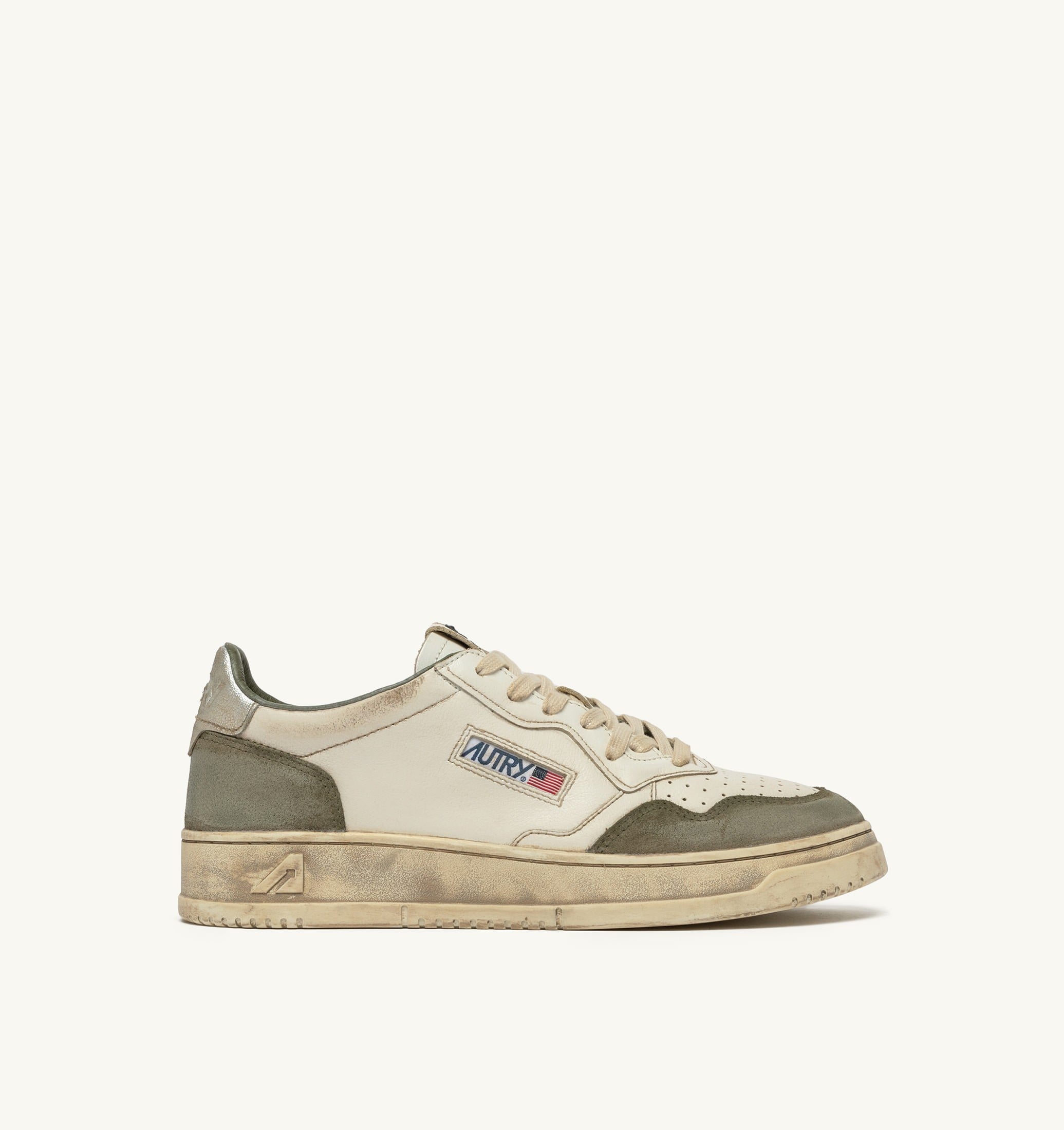 BASKETS MEDALIST LOW SUPER VINTAGE EN CUIR BLANC ET ARGENT ET DAIM LIZARD