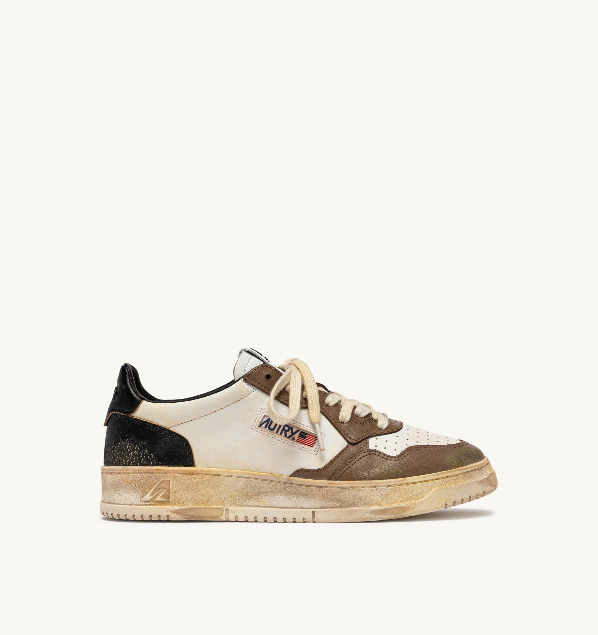 BASKETS MEDALIST LOW SUPER VINTAGE EN CUIR BLANC NOIR ET MALT MALL