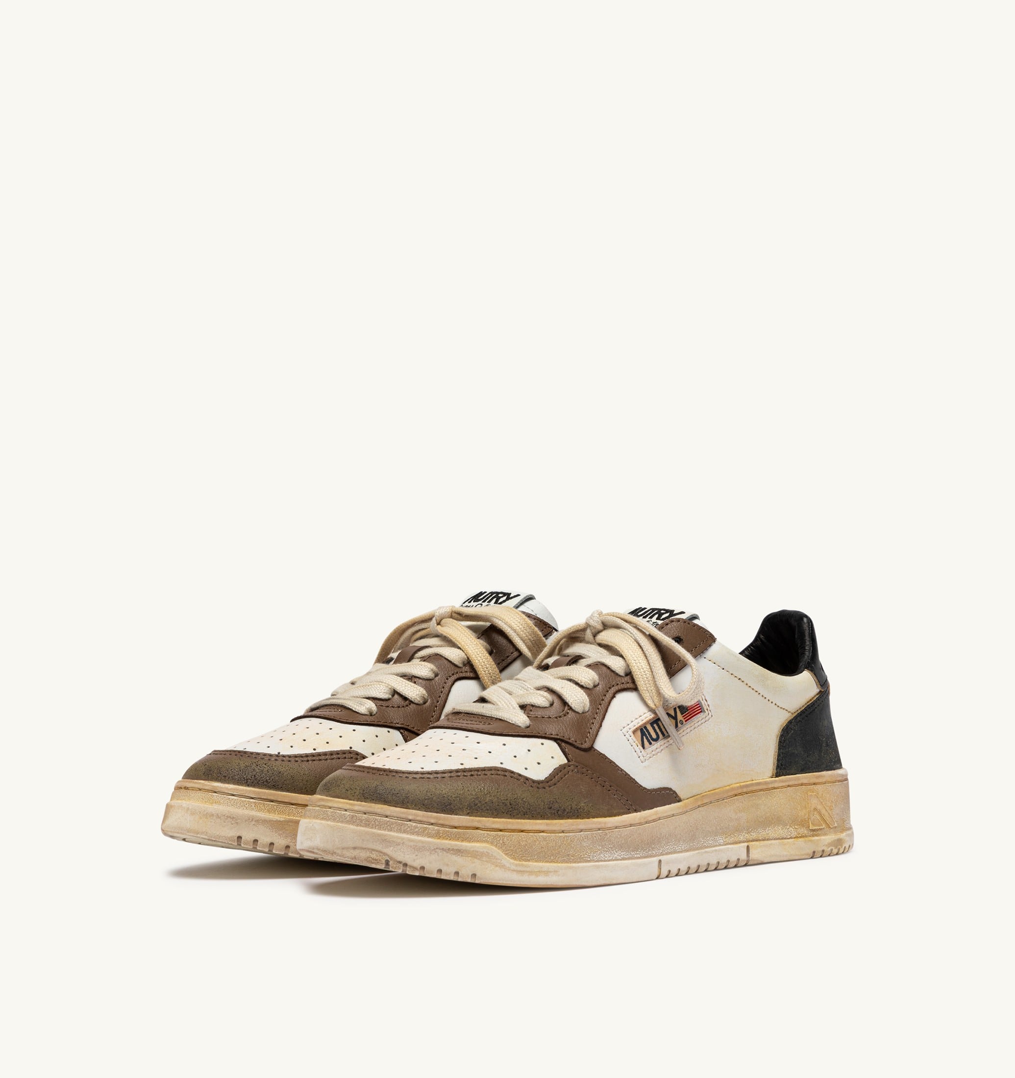 BASKETS MEDALIST LOW SUPER VINTAGE EN CUIR BLANC NOIR ET MALT MALL