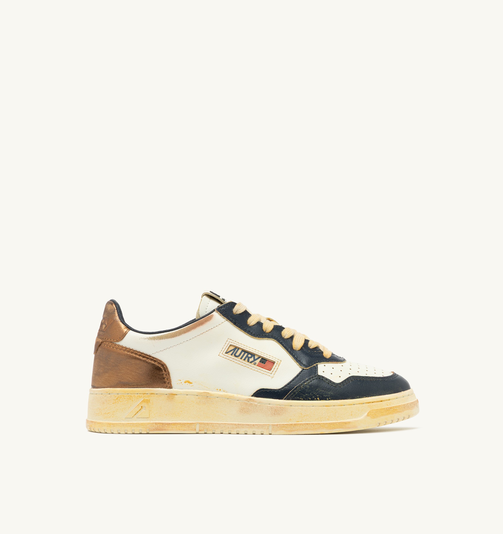 BASKETS MEDALIST LOW SUPER VINTAGE EN CUIR BLANC CUIVRE ET SPACE