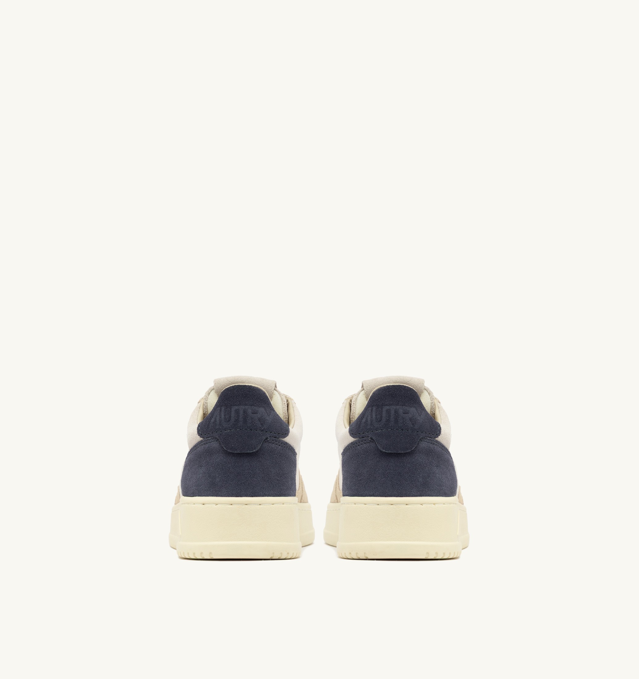 BASKETS MEDALIST LOW TRICOLORE EN DAIM BLANC SAND ET BLUE SPACE