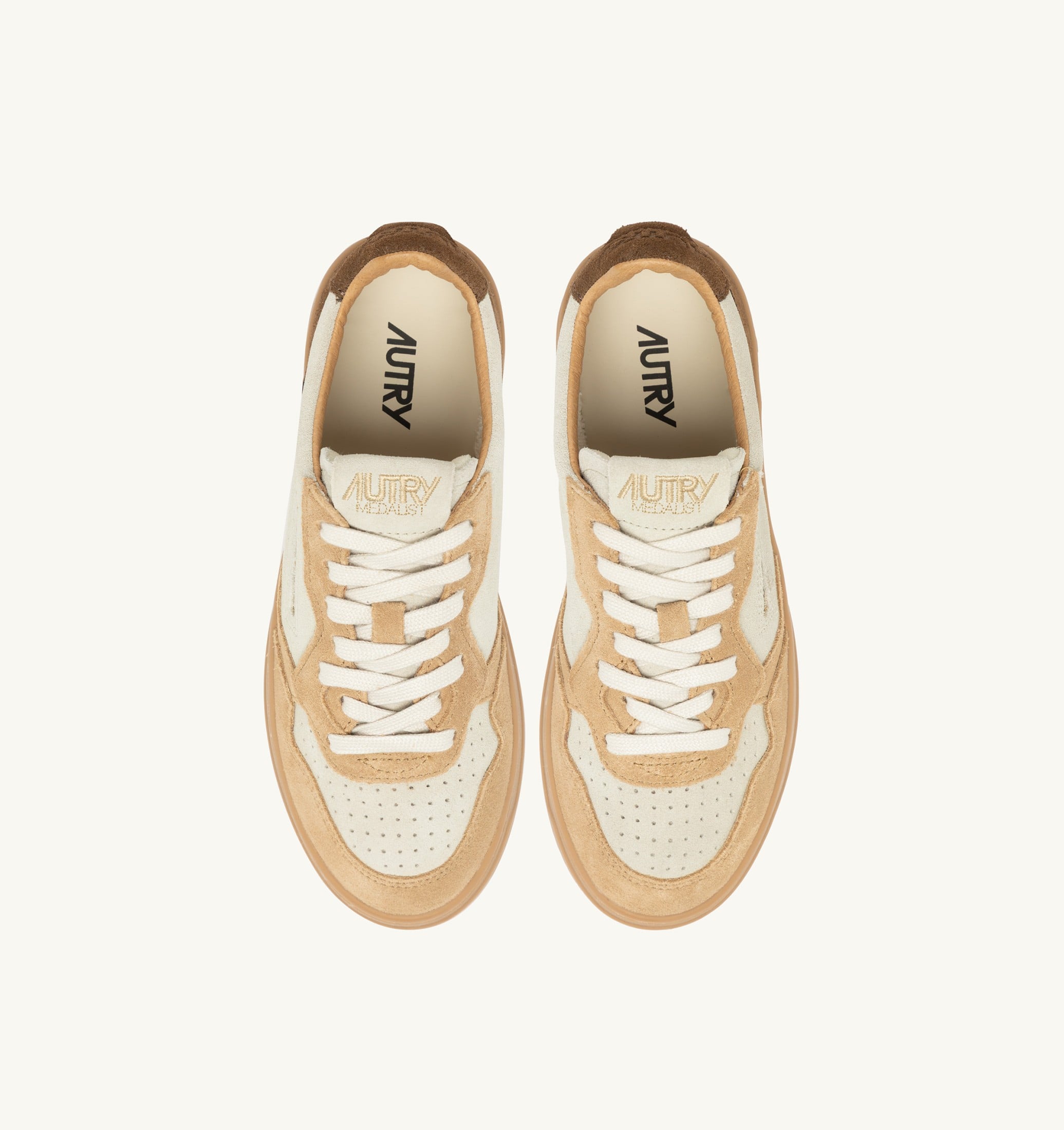 BASKETS MEDALIST LOW TRICOLORE EN DAIM TUNDRA EGG ET PEANUT