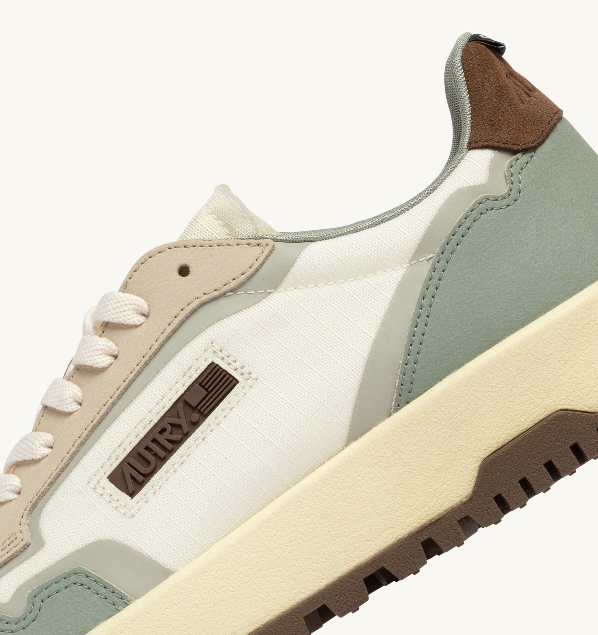 BASKETS WILDPACE LOW EN CORDURA ET CUIR MARSHMALLOW ET SEA GRASS