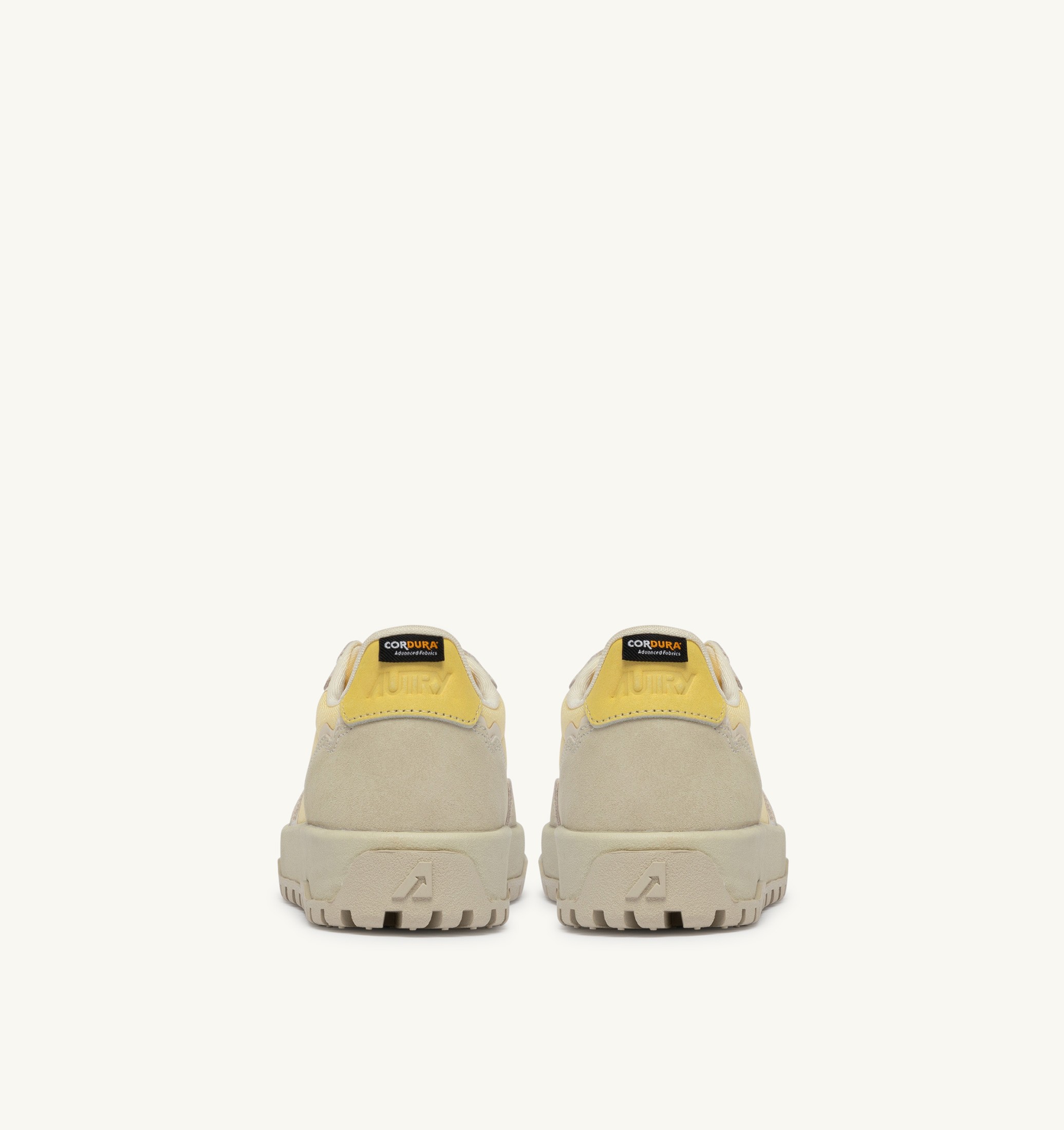 BASKETS WILDPACE LOW EN CORDURA ET DAIM BLANC ET LEMON MERINGUE