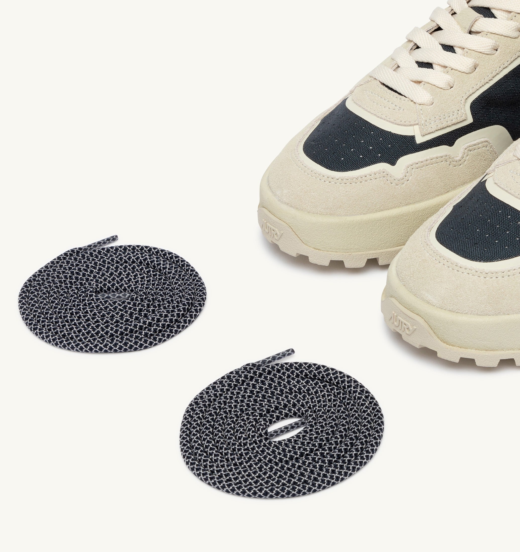 BASKETS WILDPACE LOW EN CORDURA ET DAIM BLANC ET SPACE BLUE