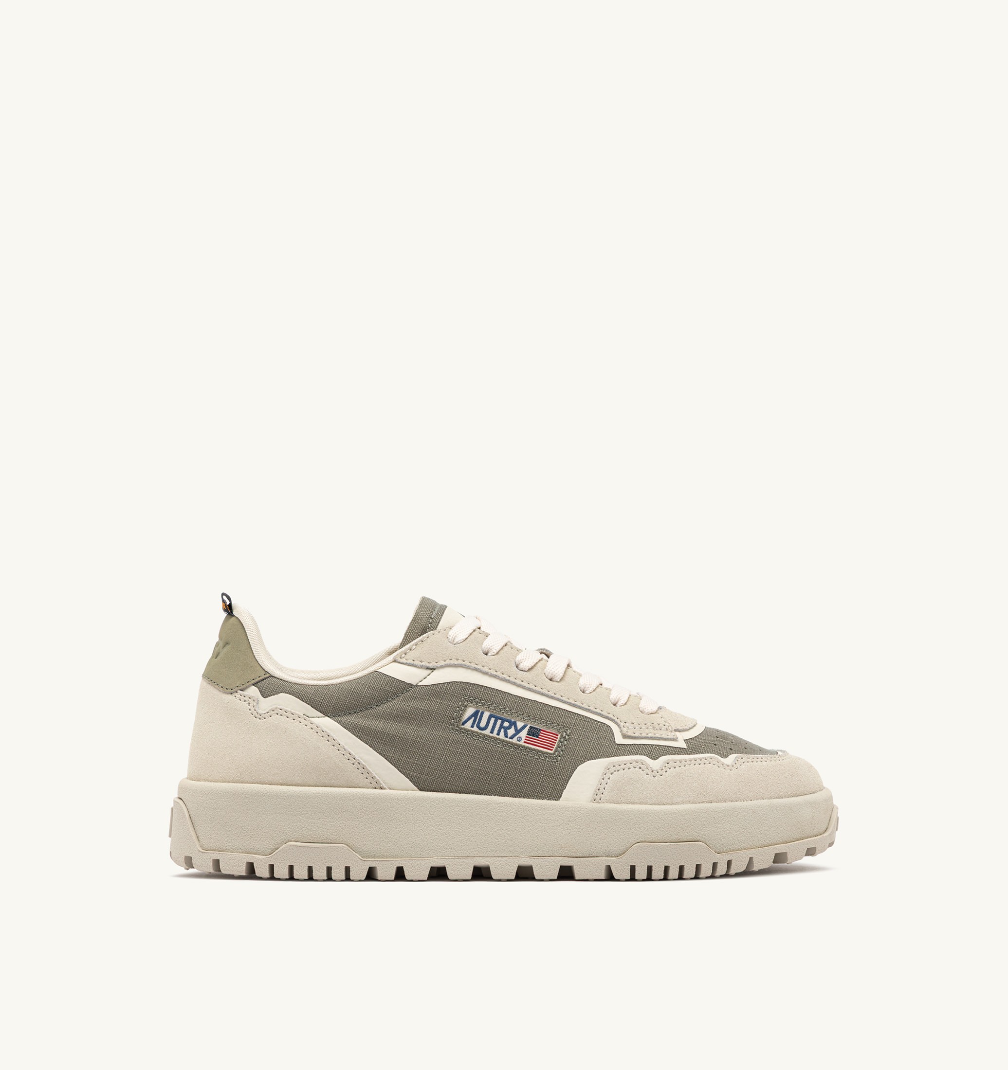 BASKETS WILDPACE LOW EN CORDURA ET DAIM ELM ET BLANC