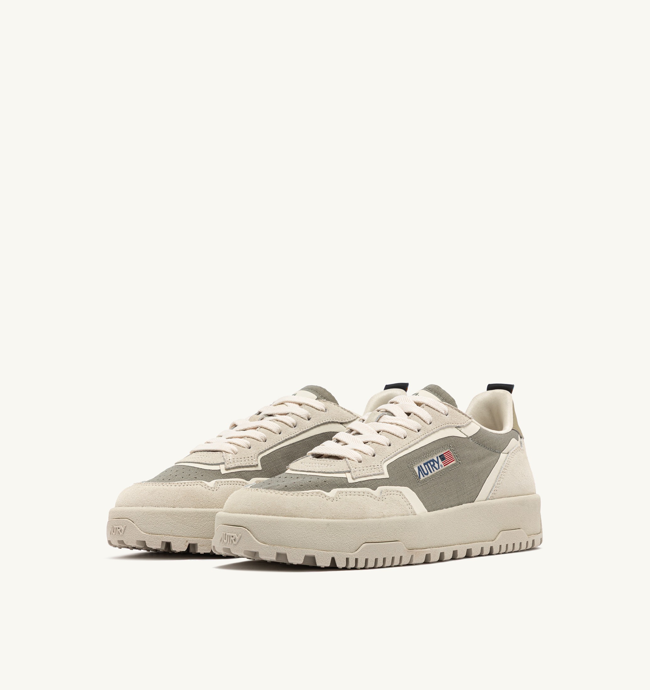 BASKETS WILDPACE LOW EN CORDURA ET DAIM ELM ET BLANC