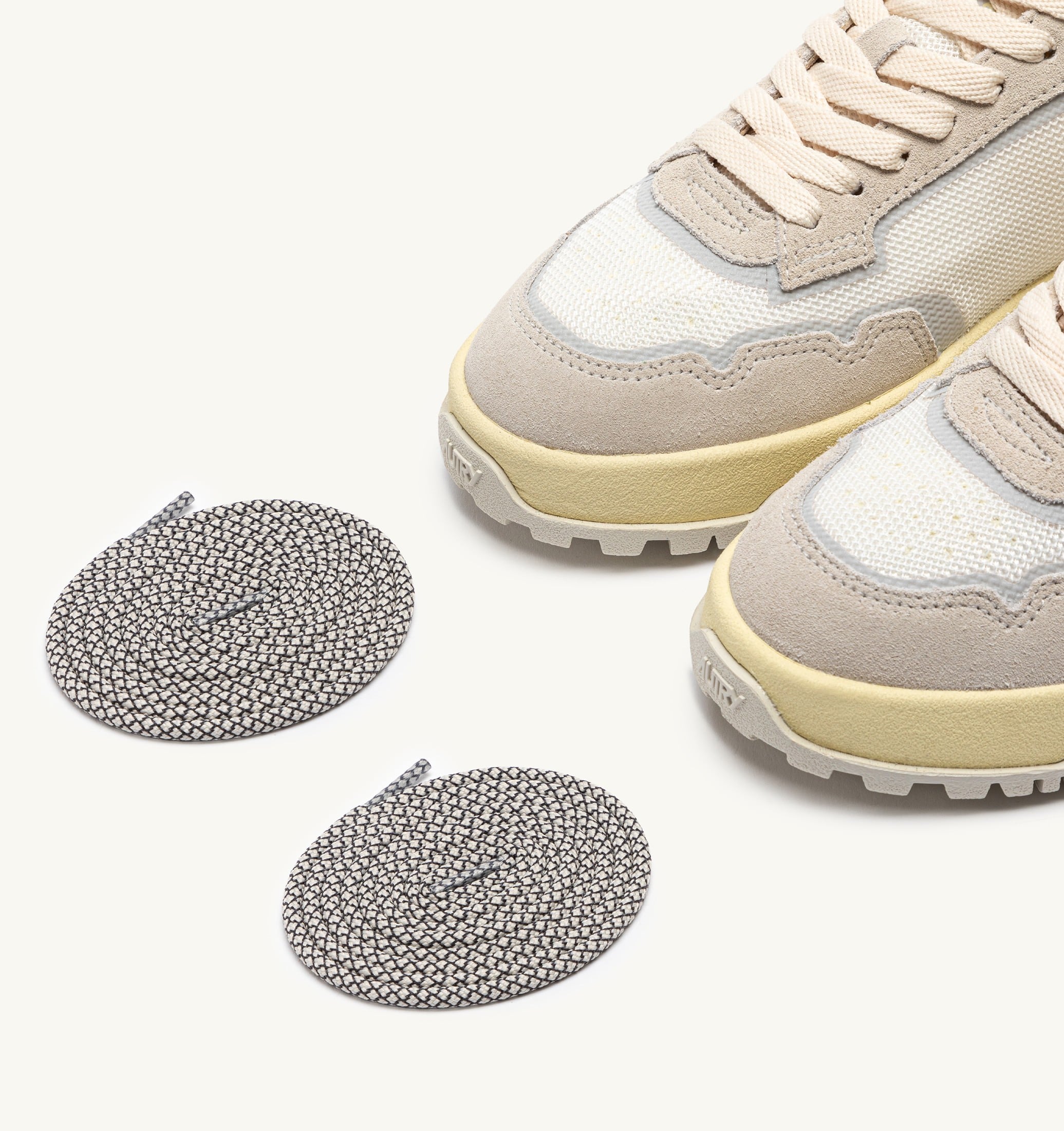 BASKETS WILDPACE LOW EN DRAGON MESH ET DAIM BLANC ET MARSHMALLOW
